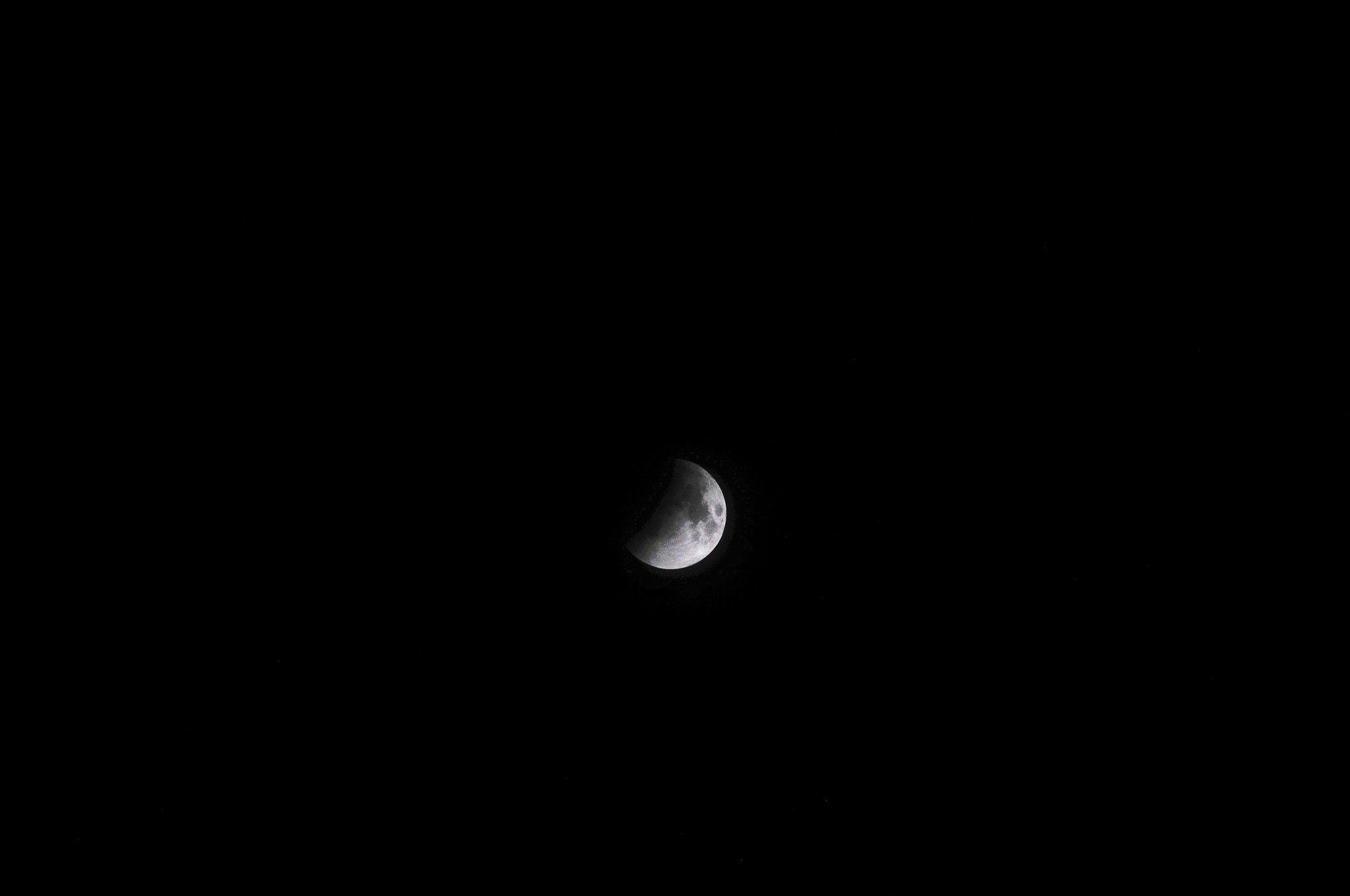 moon eclipsing
