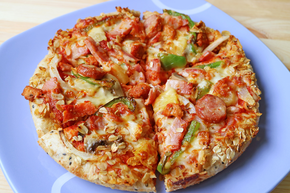 自制美味披萨：简单步骤、美味升级！