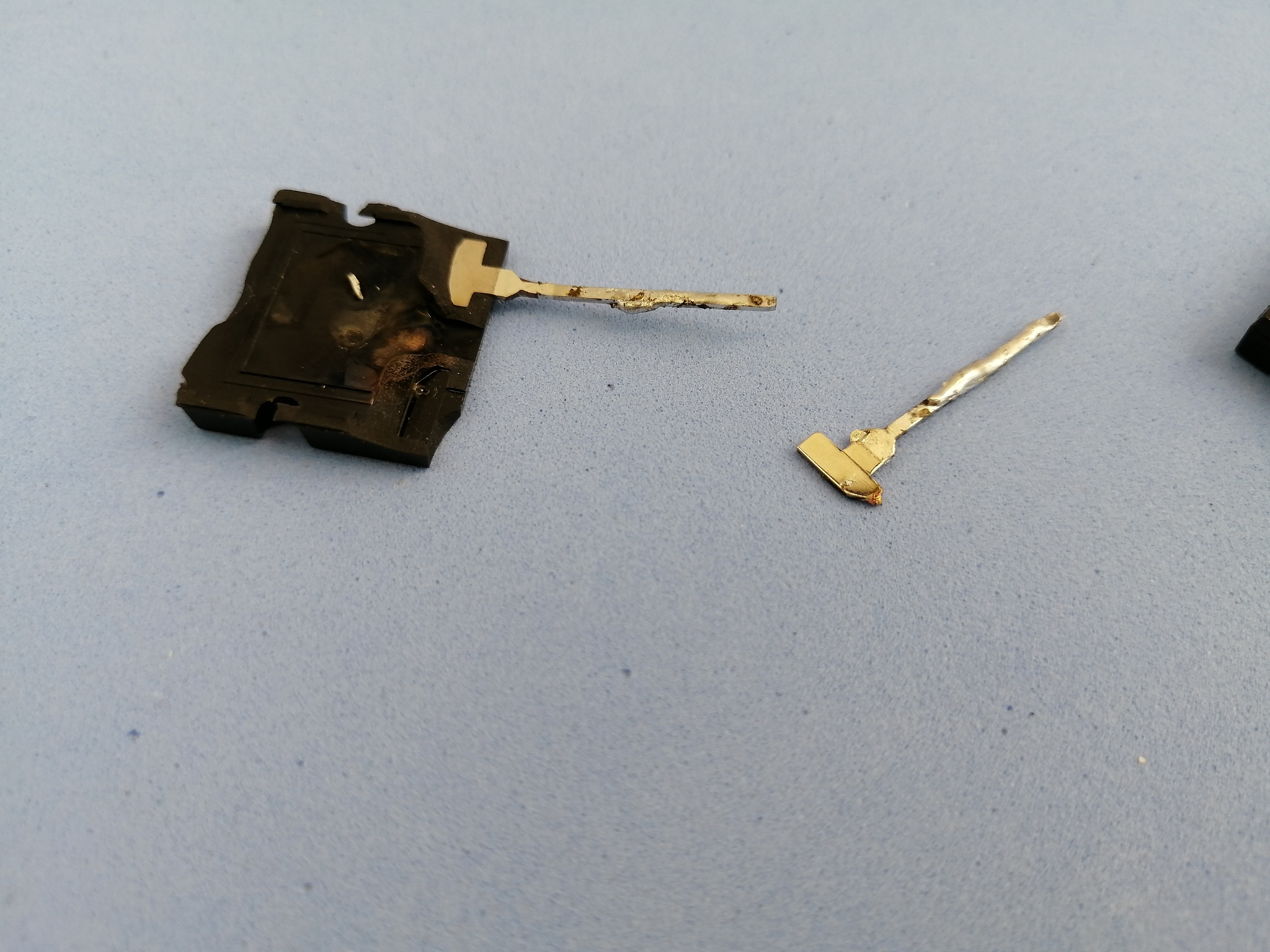 串联电路电压分配：详解电阻与晶体管的影响