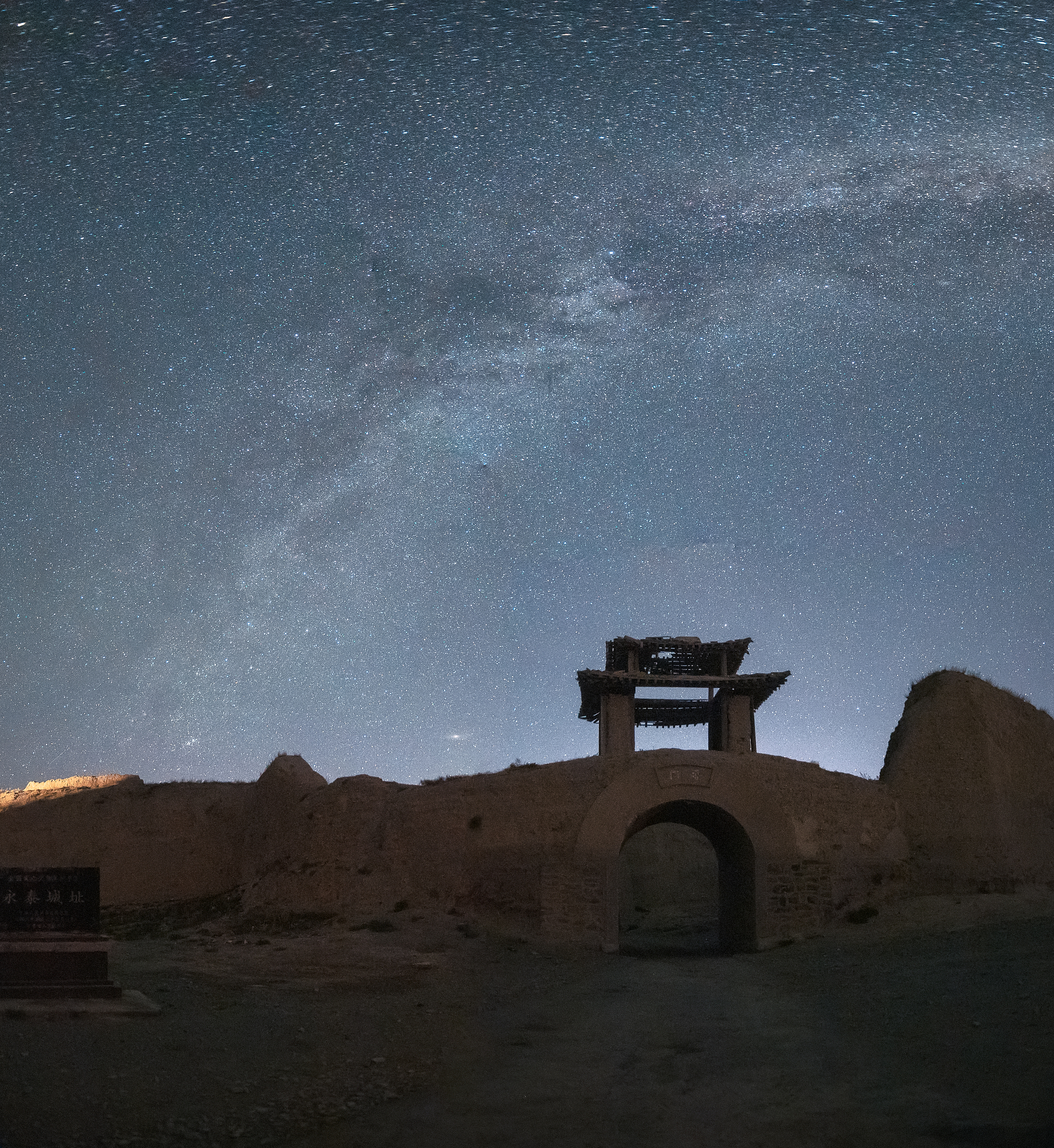 白银工业学校地址：位于甘肃省白银市景泰县，交通便利