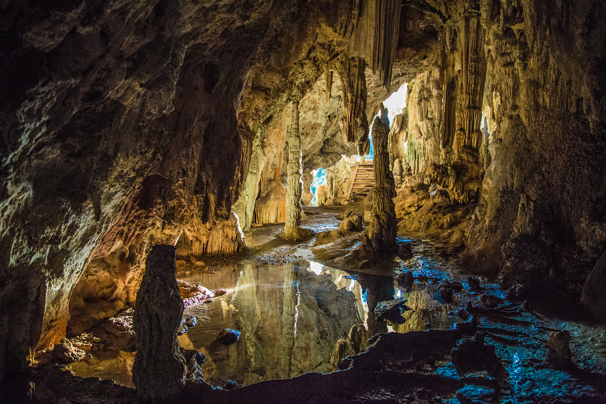 khao sok lake views in national park in thailand