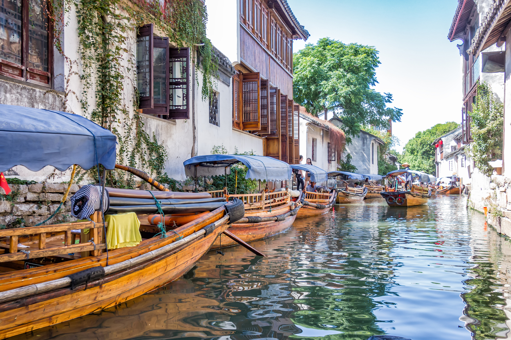 写篇标题为旅行中的回忆让我一生难忘 的1200字文章并重新取个小红书爆文标题