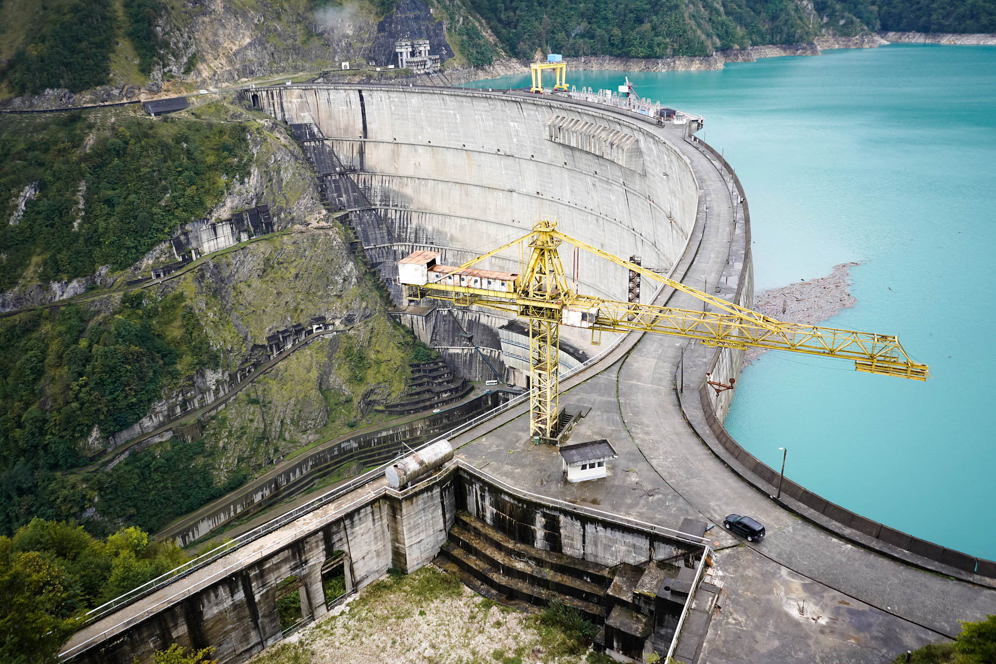 水能丰富的河流应当有计划的进行什么开发