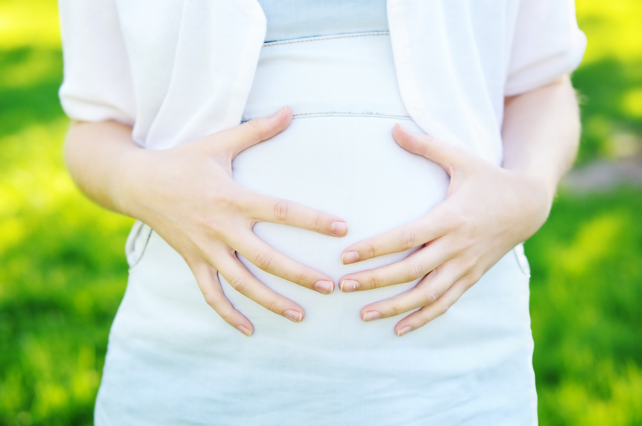 hands on pregnant belly