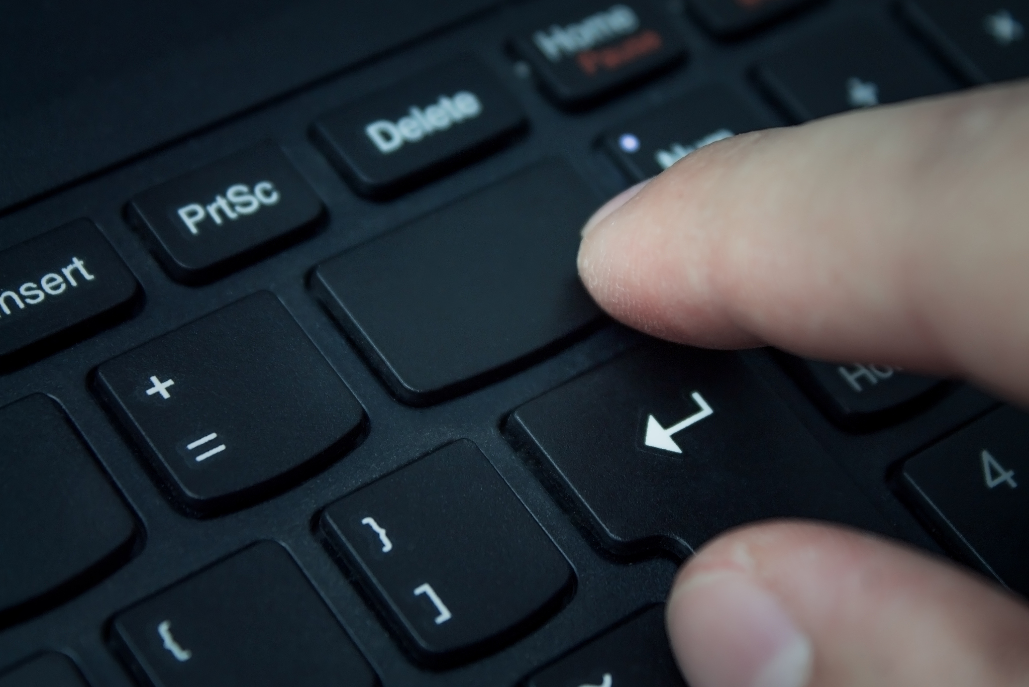 请详细阐述使用OpenCV和MediaPipe技术来实现手势控制鼠标的国外研究现状并具体到个人研究