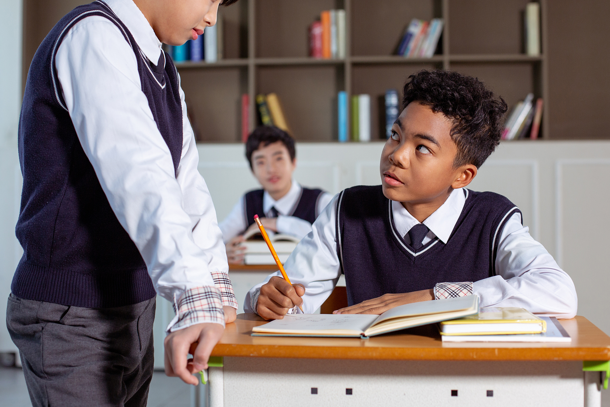 你好我在申报省级课题项⽬我在写课题申报书请你为我写出关于这个选题的有关受欺凌中学生心理韧性的国内外领域研究现状写⼀段完整的话请分条阐⽣产后的⽂字总字数不要超过600字。