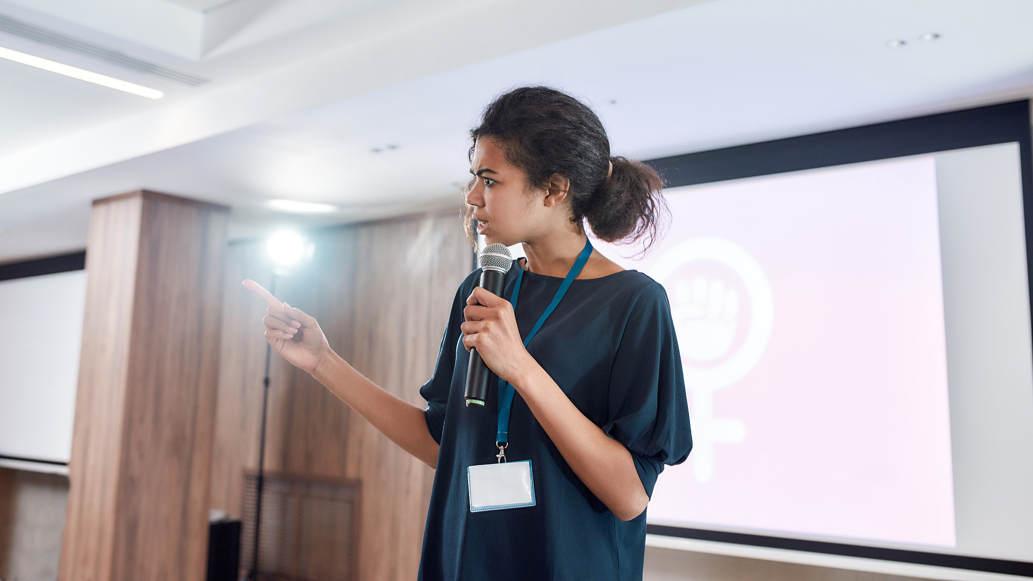 你是一名申论专家写一份有关申论误区之过分依赖参考答案或评分系统。
