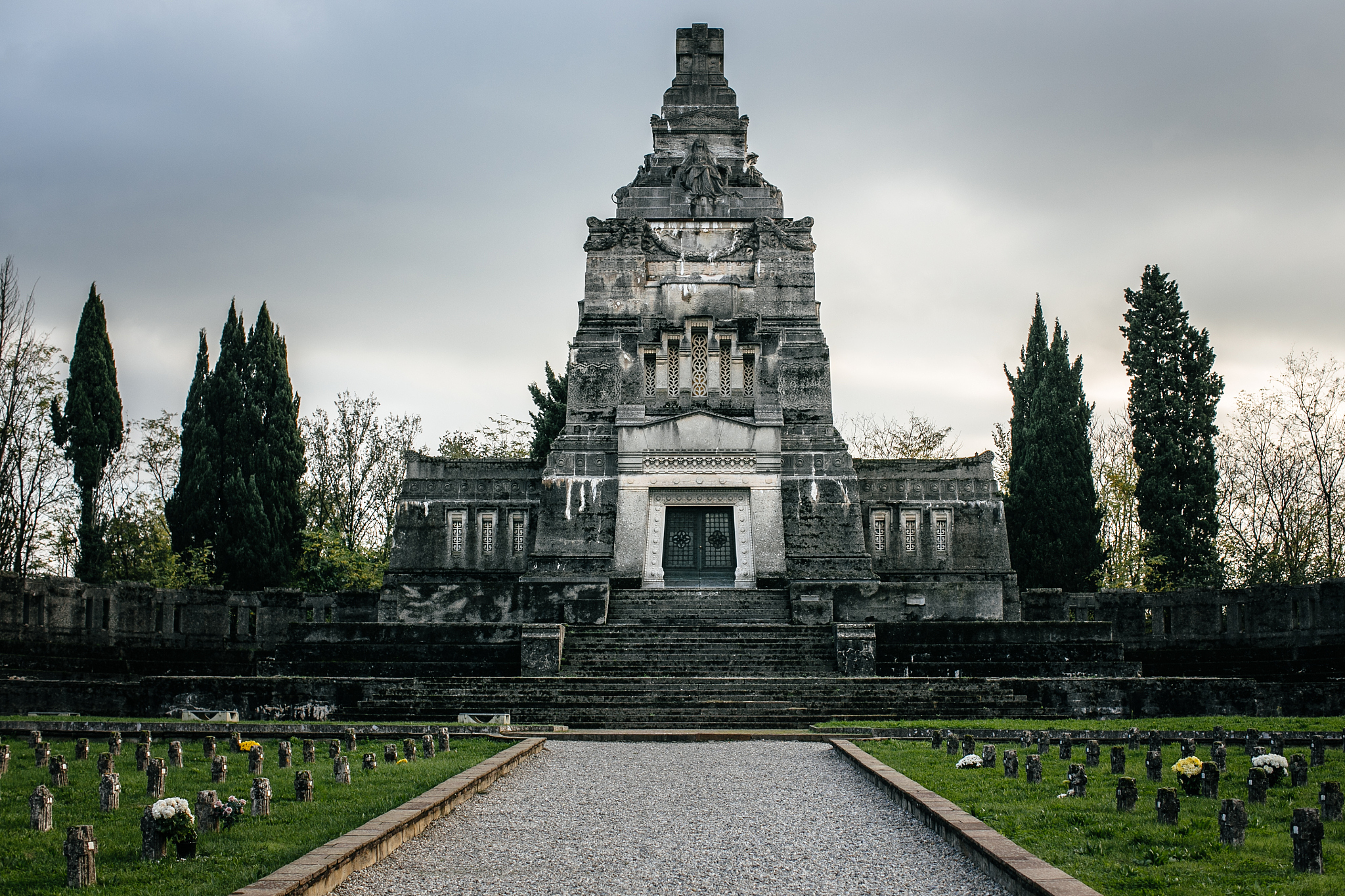 English guide to the Xiaoling Tomb of the Ming DynastyXiaoling Tomb of the Ming Dynasty Today we will visit Xiaoling Tomb of the Ming Dynasty which was adopted as the Worlds Cultural Heritage in 2003