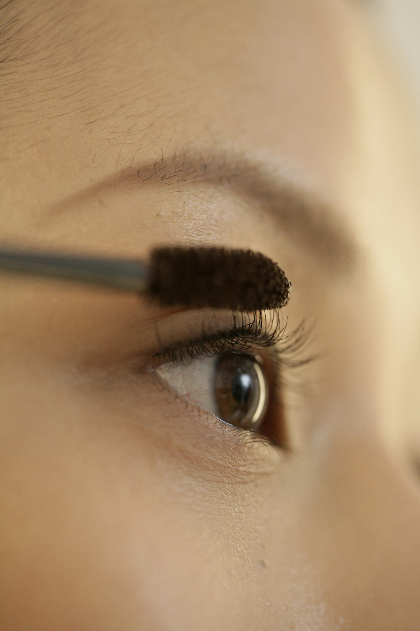 眉毛稀疏怎么办？教你如何让眉毛变浓密！