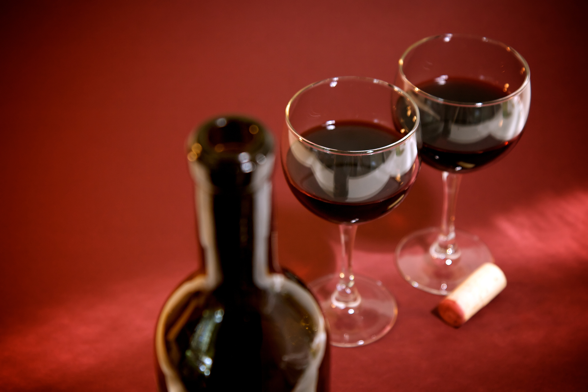 请600字博客文章主题是：干红葡萄酒怎么喝