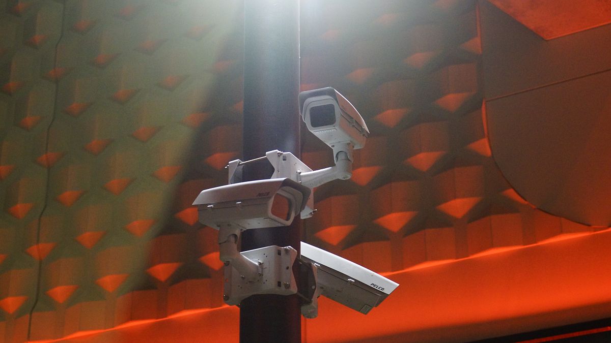 我的课题是基于工业全景镜头的医疗手术夹爪钉检视觉系统帮我写一个关于这个的至少200字的研究意义