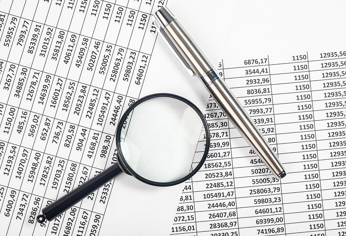 回答下列问题：1工程技术与经济的关系2现值、终值、年值的定义及相互关系3 财务评价、国民经济评价及相互的关系4设备的经济寿命及其应用。5净现值的概念及其应用6 现金流量图的绘制。7 折旧及折旧额的计算方法8 静态、动态经济评价指标的经济含义、优缺点9 现金流量表的制作10 静态、动态投资回收期的经济含义与参数计算11价值工程的基本内涵与实现方法12财务评价应遵循的基本原则13 工程经济分析的一般程