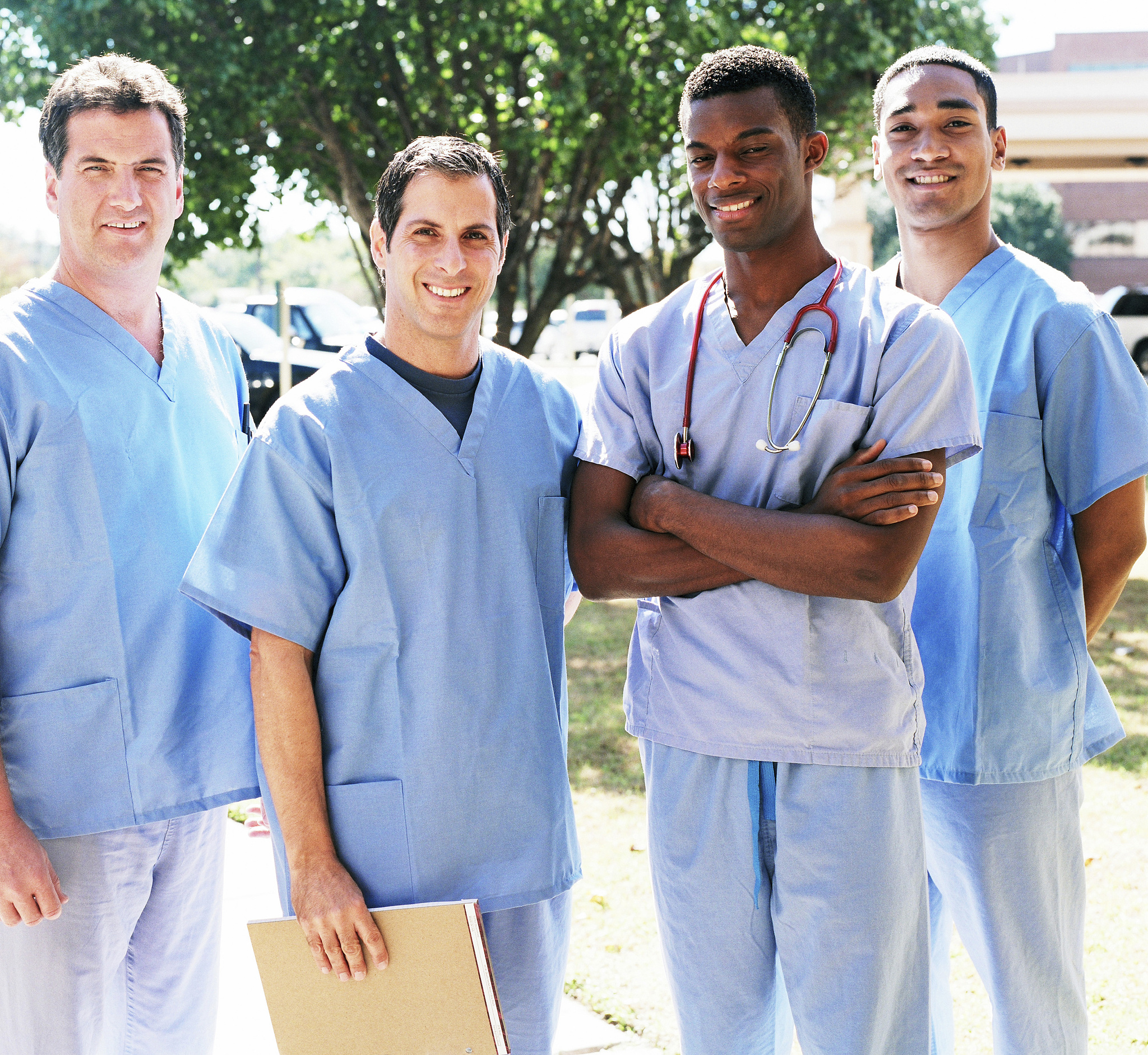 男生学护理：挑战与机遇 | 男性护理人员的职业选择