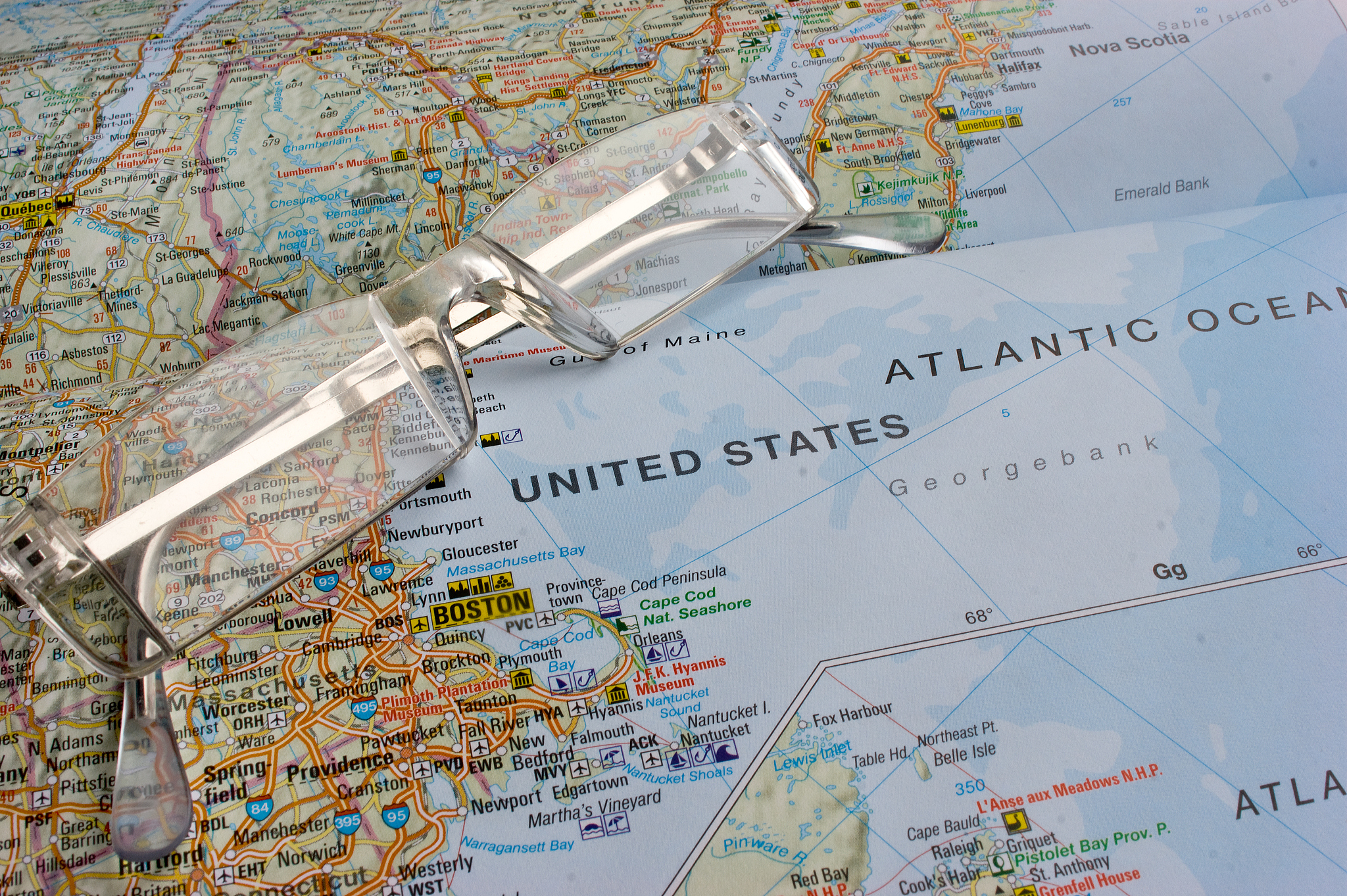 请帮我修正润色We noted below information from the weather forecast ‘NLY WINDS FROM 14 TO 18 METERS GUSTS 22MS SEAS UP TO 35M OVER BOHAI SEA’From Navtax we noted a gale warning was released at 0400hrs UTC on