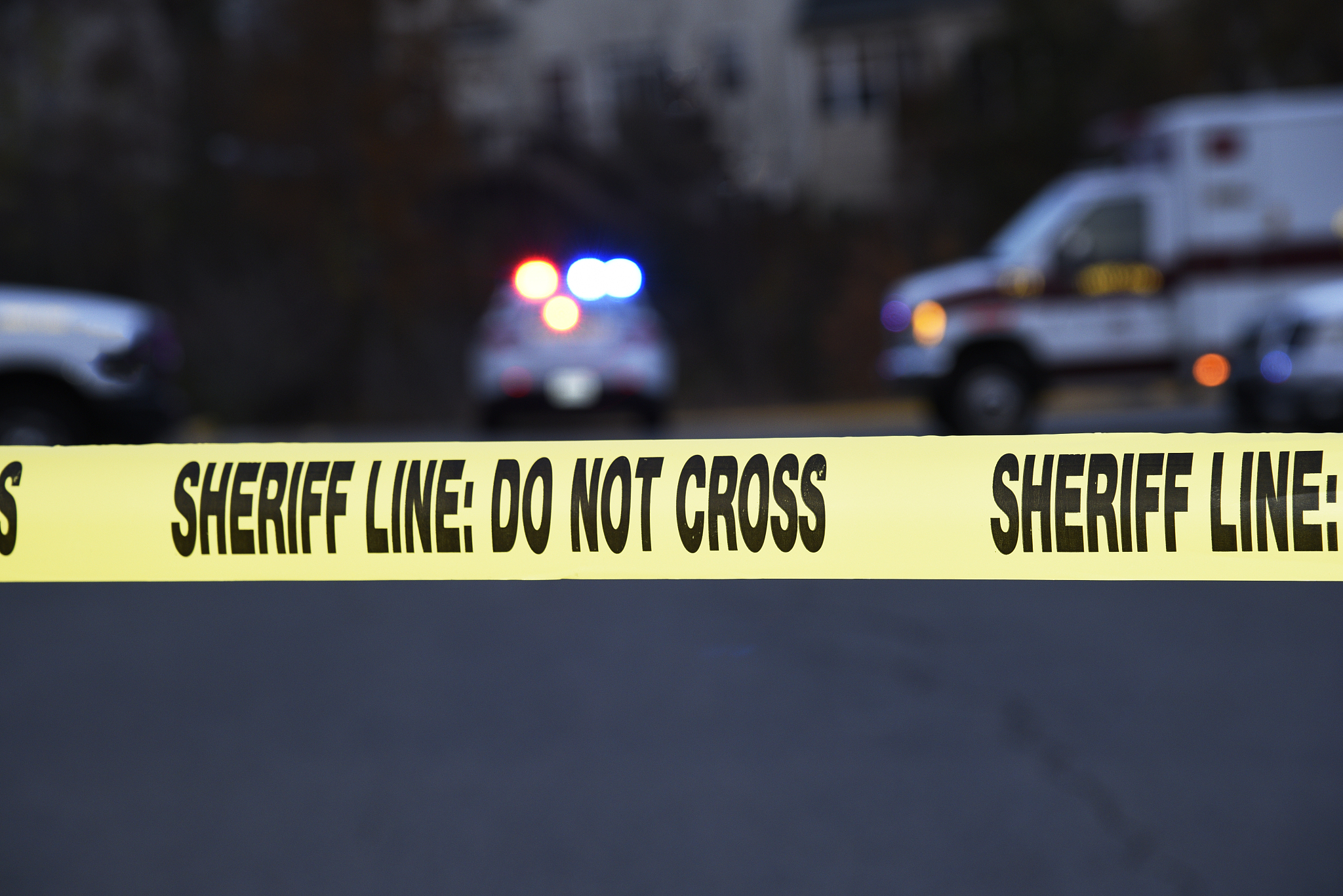 wounded in the car accident16 people were19、_1分___A quicklyB wronglyC bitterlyD seriously