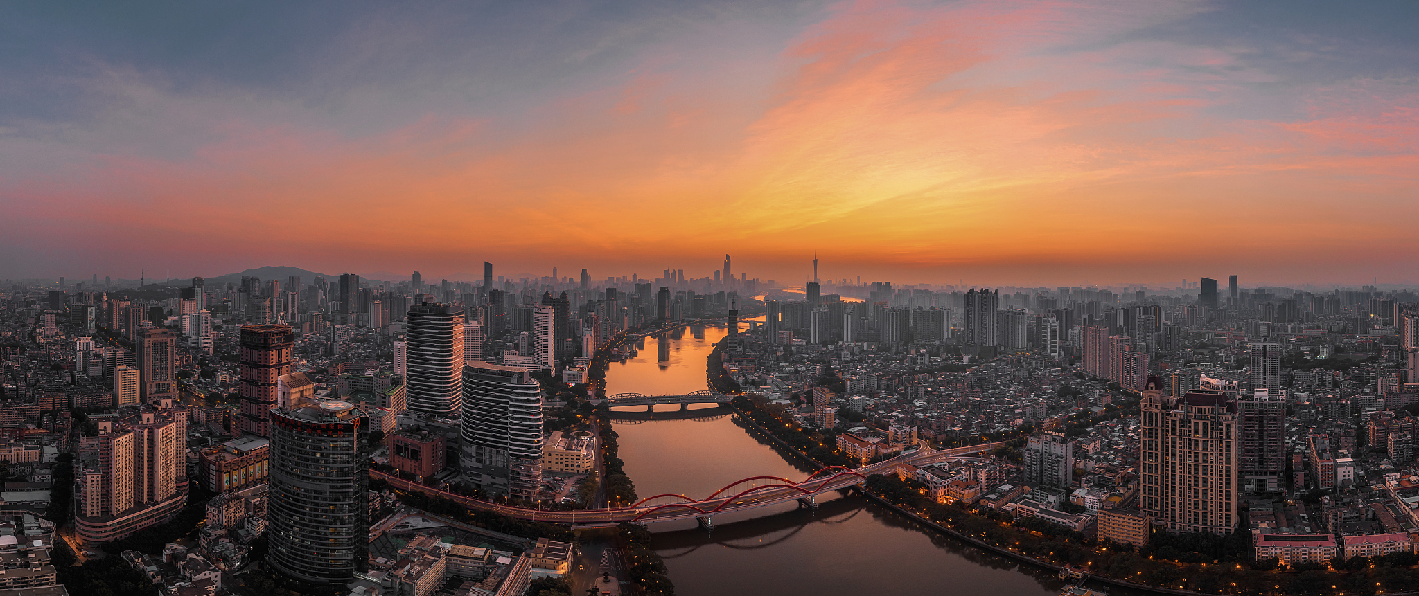广州珠江日出城市天际线