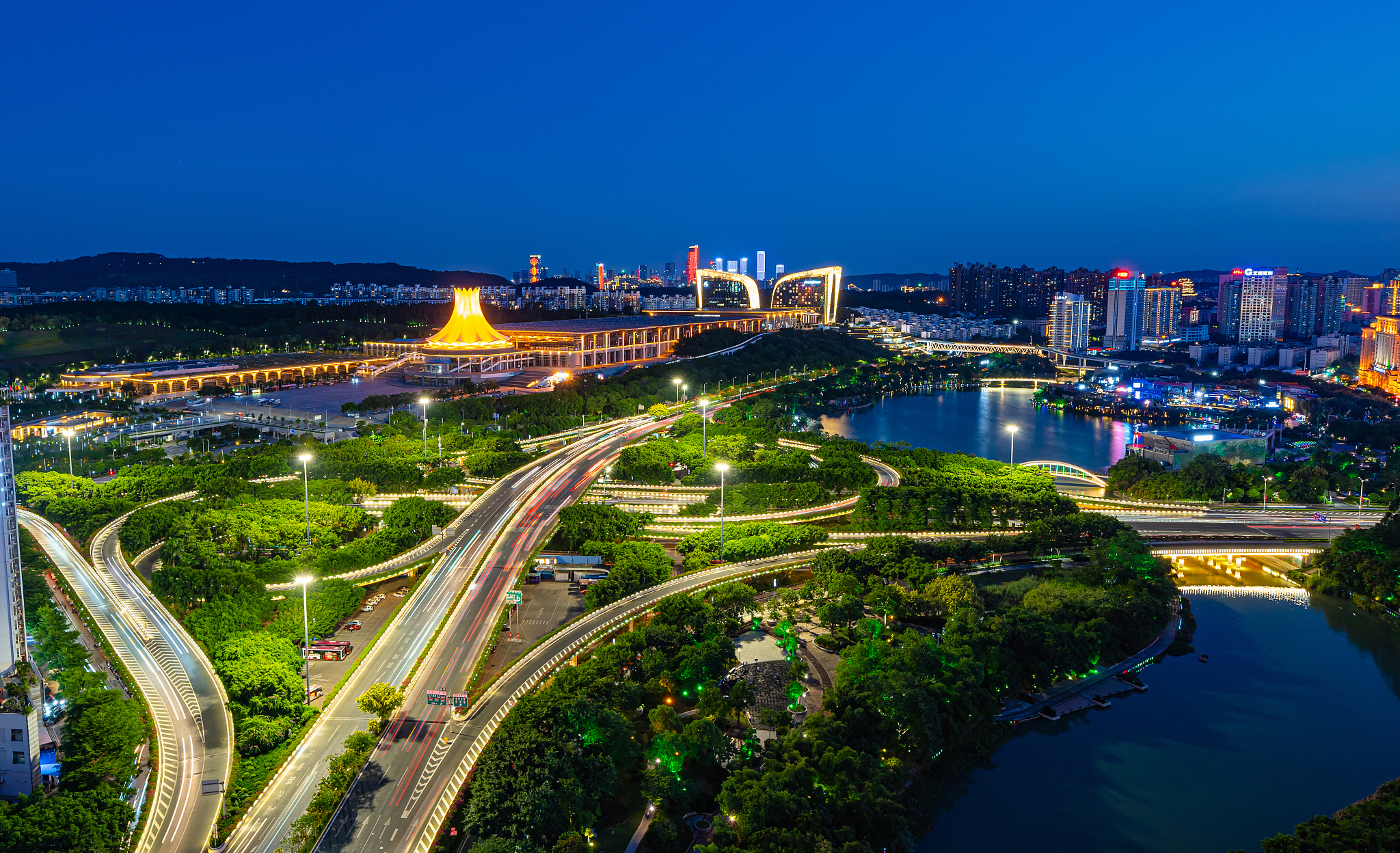 南充邮电工业学校2019-旅游服务与酒店管理招生中专+大专