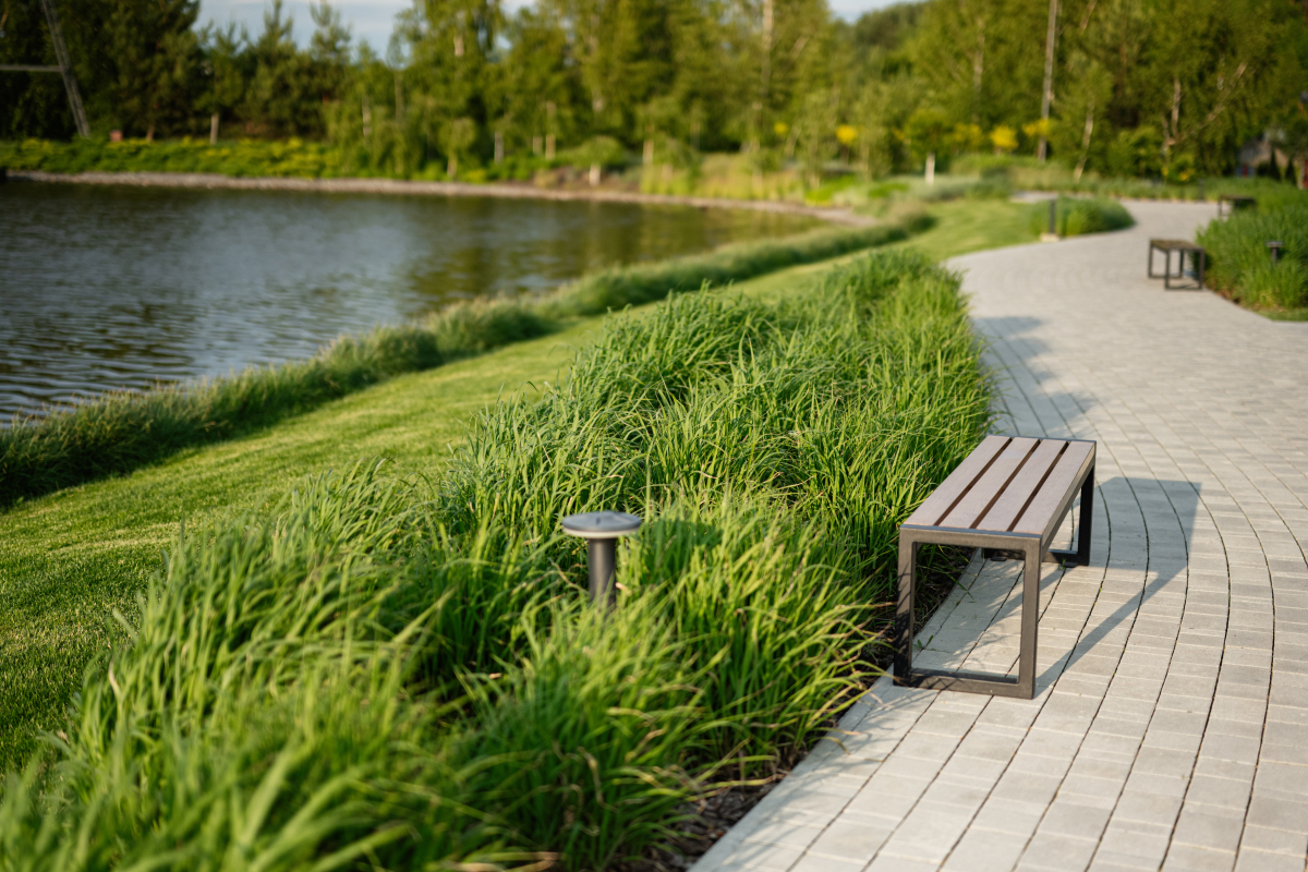 滨水绿岛游园景观设计：木栈道、亲水平台、活动中心、观赏游览区