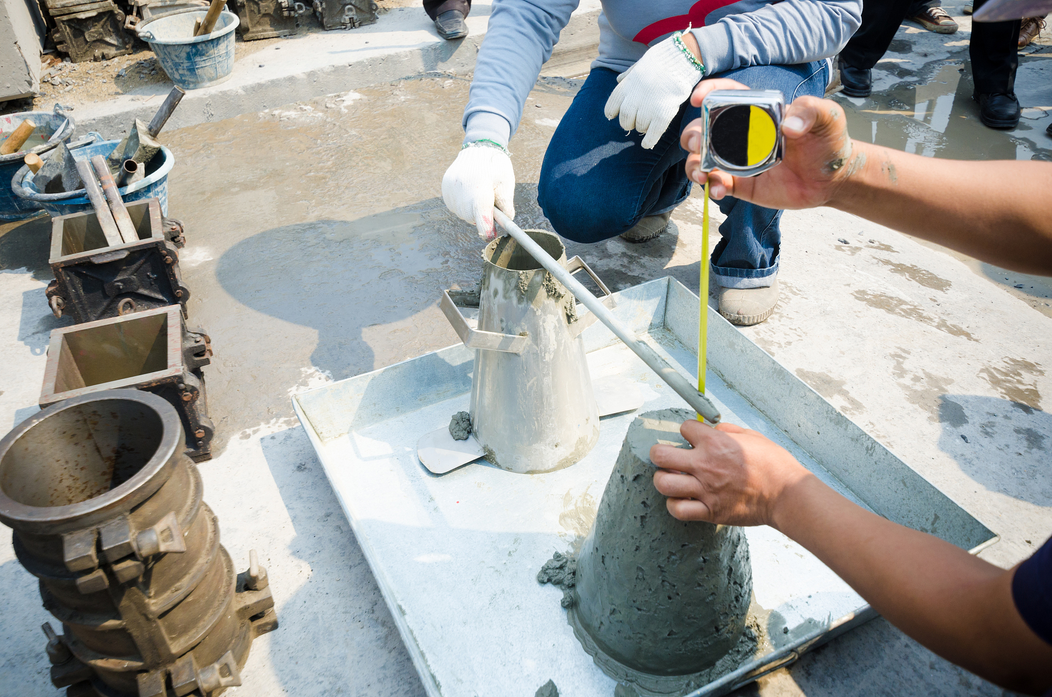 混凝土无损检测试验回弹检测时需要同时测定混凝土碳化深度有什么作用？
