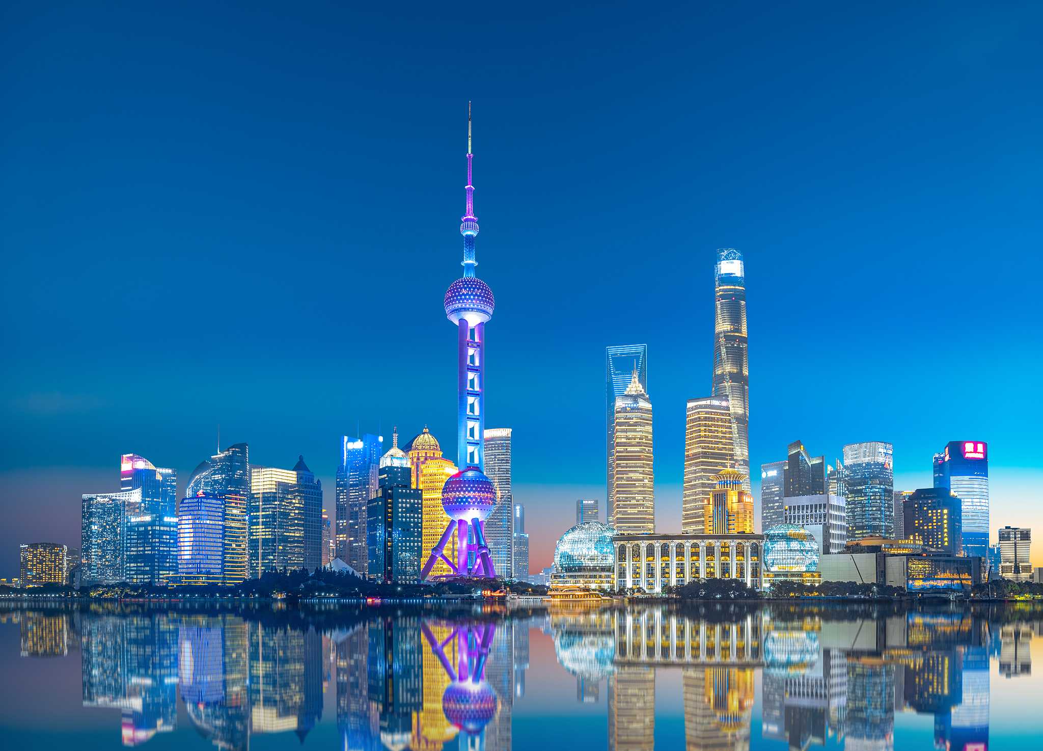 我只有二百块钱想在上海旅游两天请告诉我该如何游玩