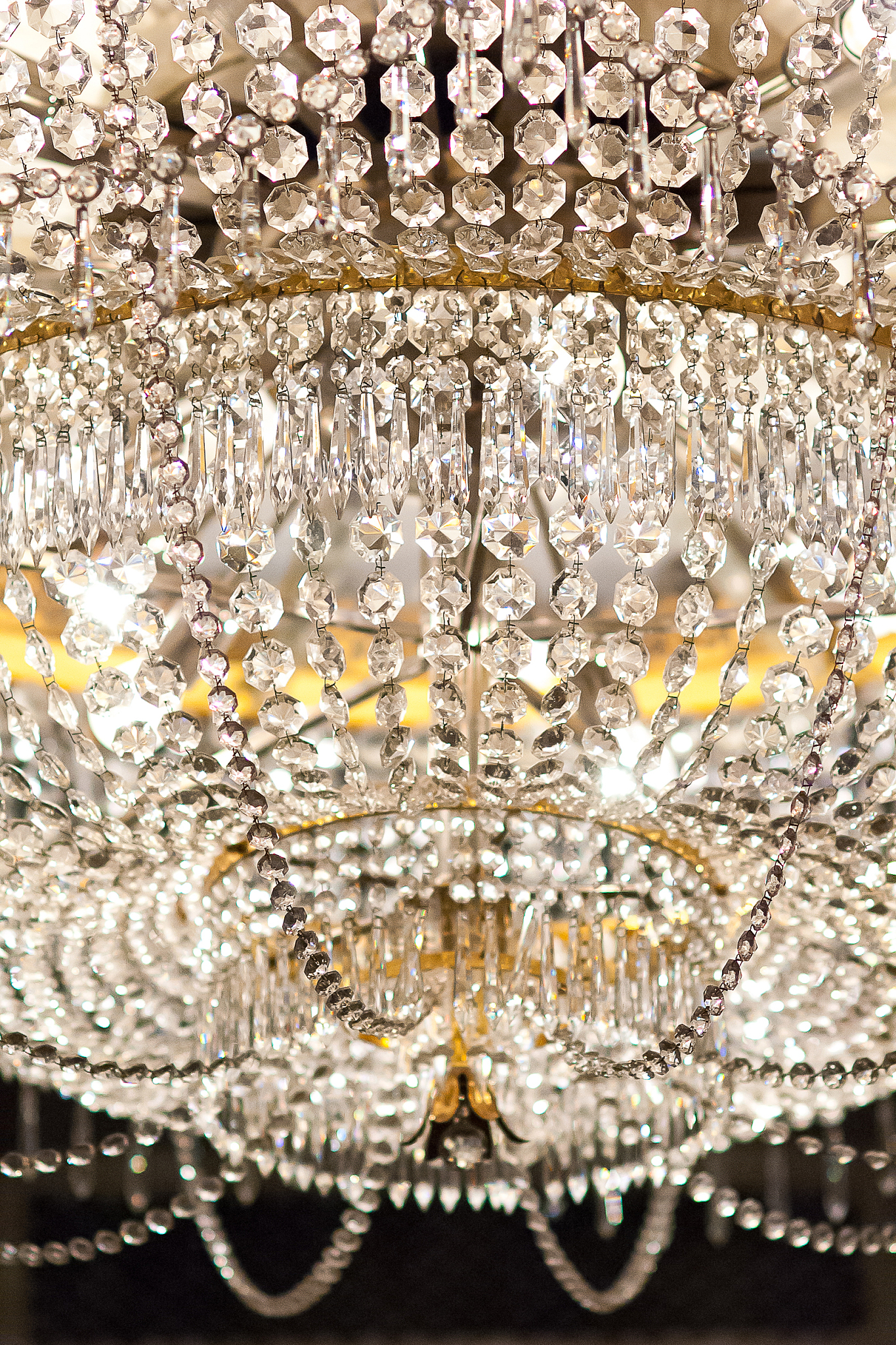 水晶五层吊灯的寓意500字