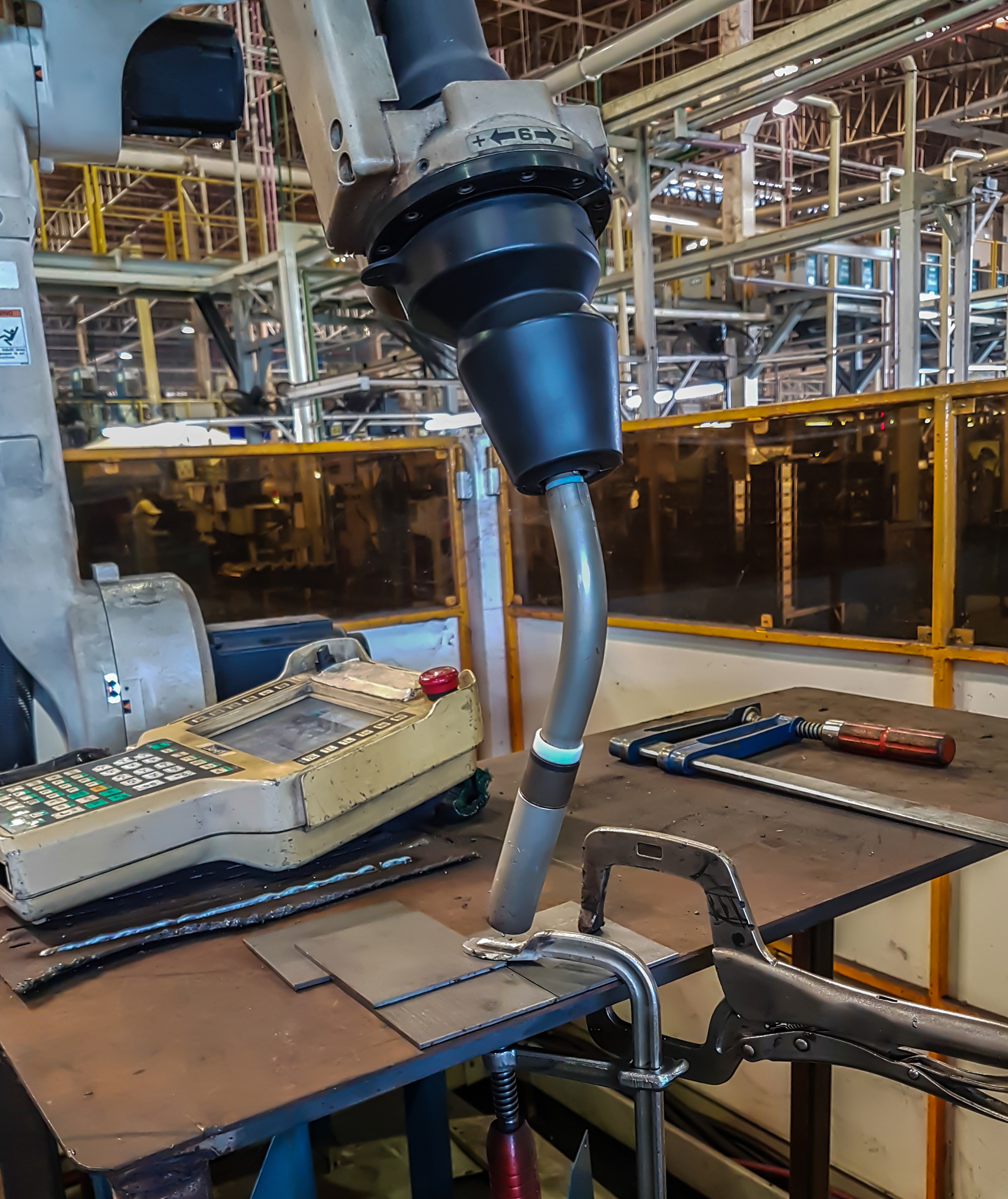 简述一下轻合金增材制造中的大型整体化创新结构制造技术的研究现状精确到年份团队人员以及最终的实验数据和研究成果