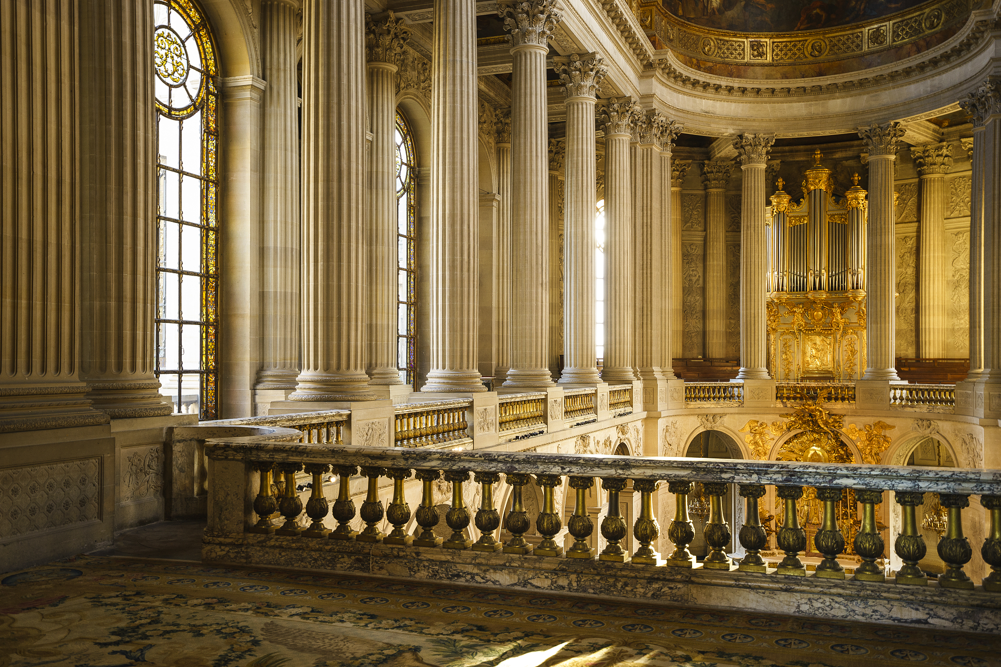 路易十四迁往凡尔赛宫：法国王室的辉煌与象征