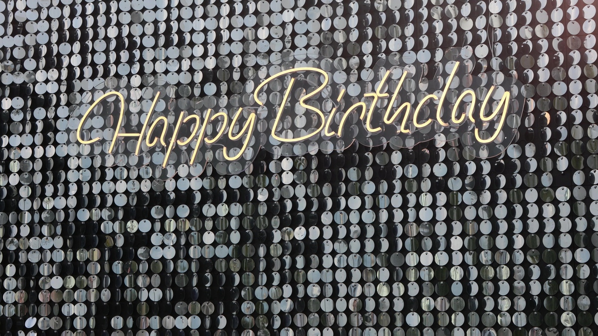 明天是我的生日🎂  提前预热一下~