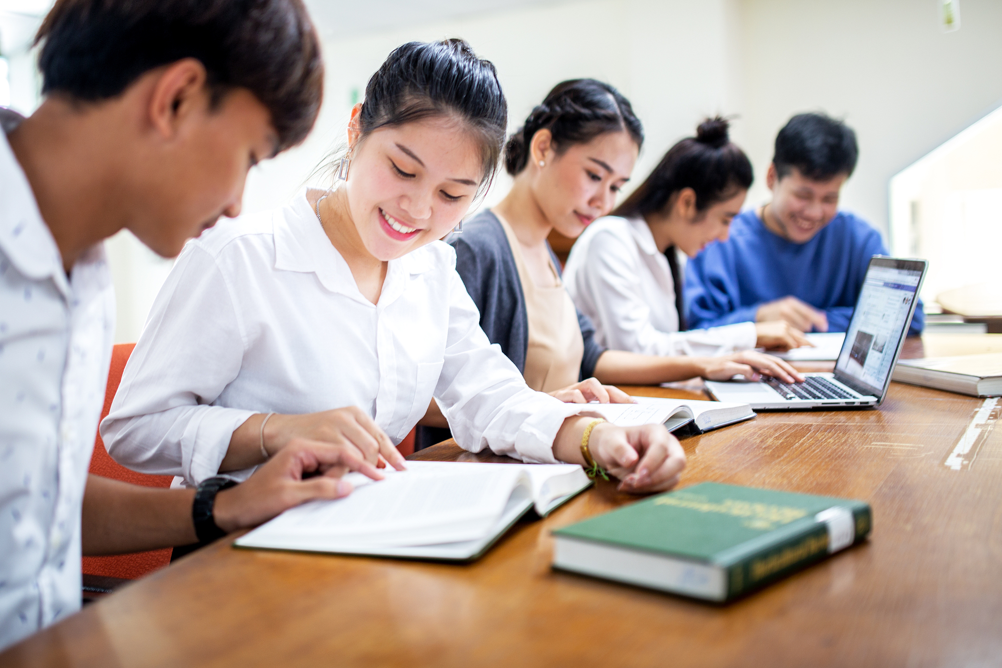 back to school education knowledge college university concept, y