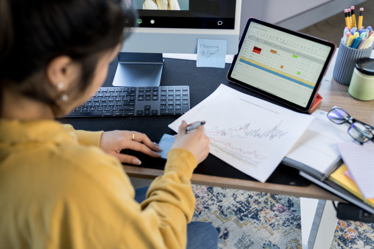 请写一份关于程序员在学习上和生活上的自我评价