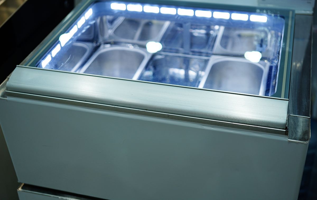 展示柜冷柜是玻璃门的吗？