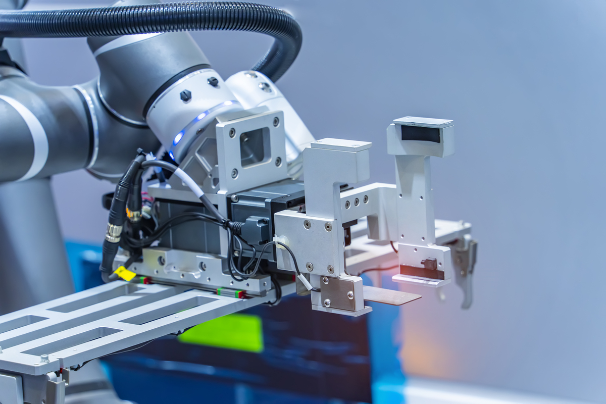 自动换刀机械手整体设计方案及选型分析