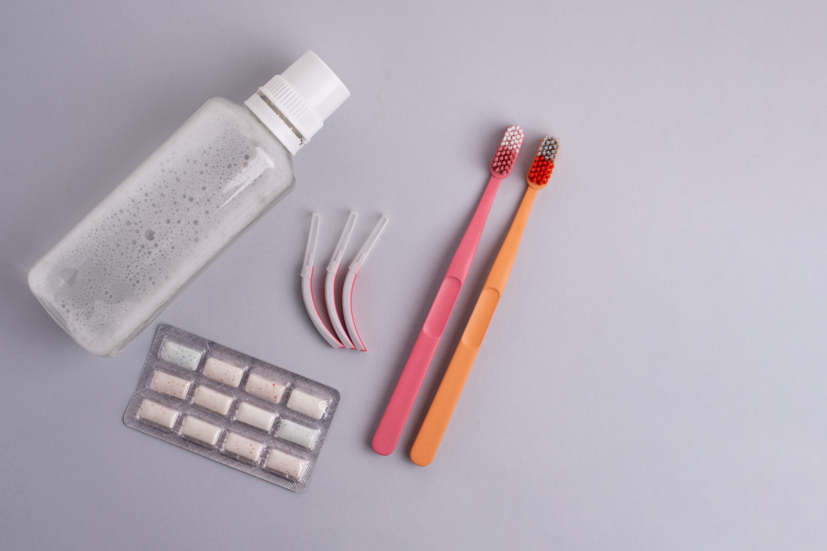 请你把口腔材料中的模型材料 	印模材料 义齿材料 充填材料 粘接材料 种植材料 齿科预防保健材料进行详细分类