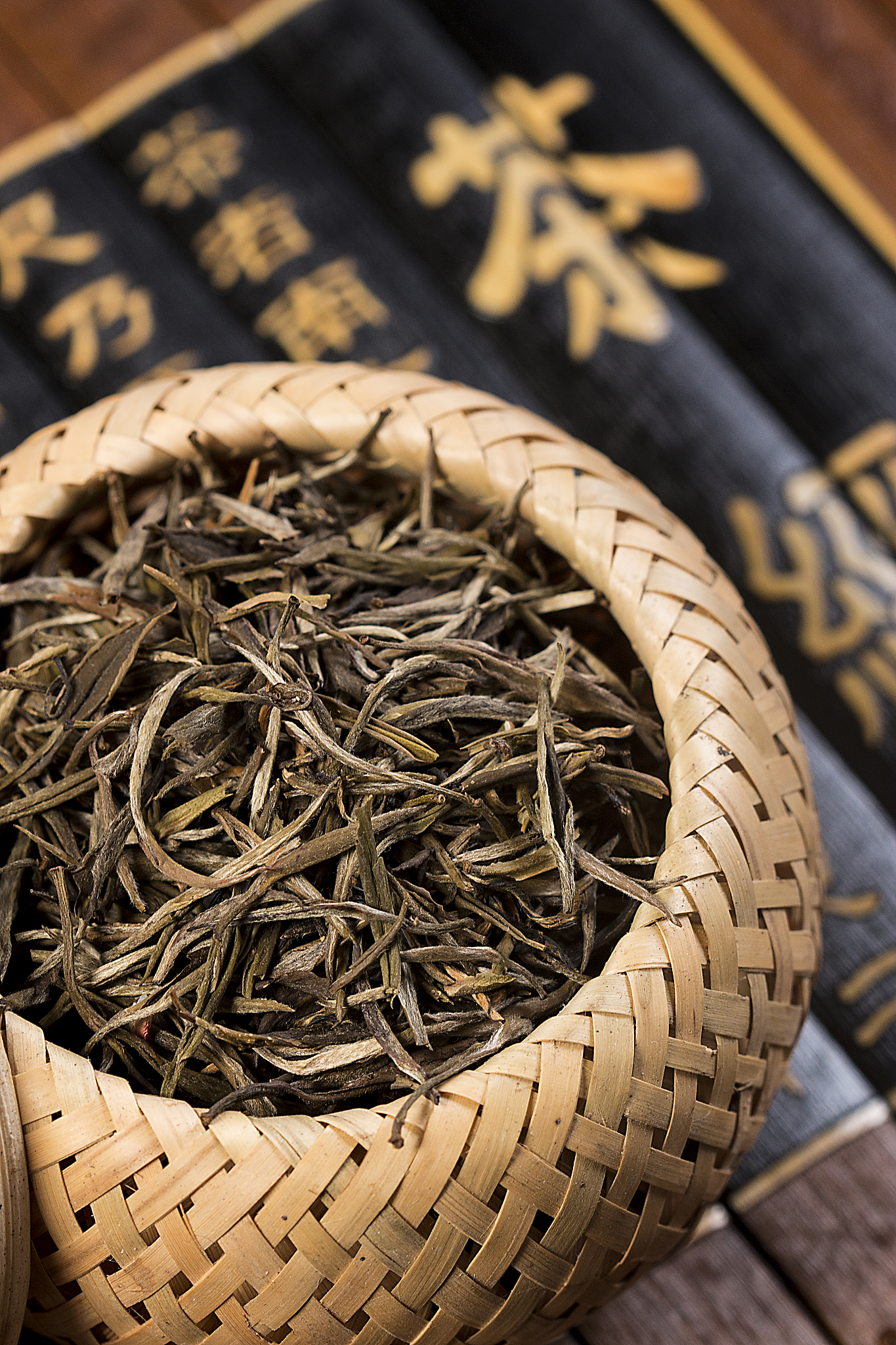白茶品种大全：白毫银针、白牡丹、寿眉、贡眉，200字带你了解！