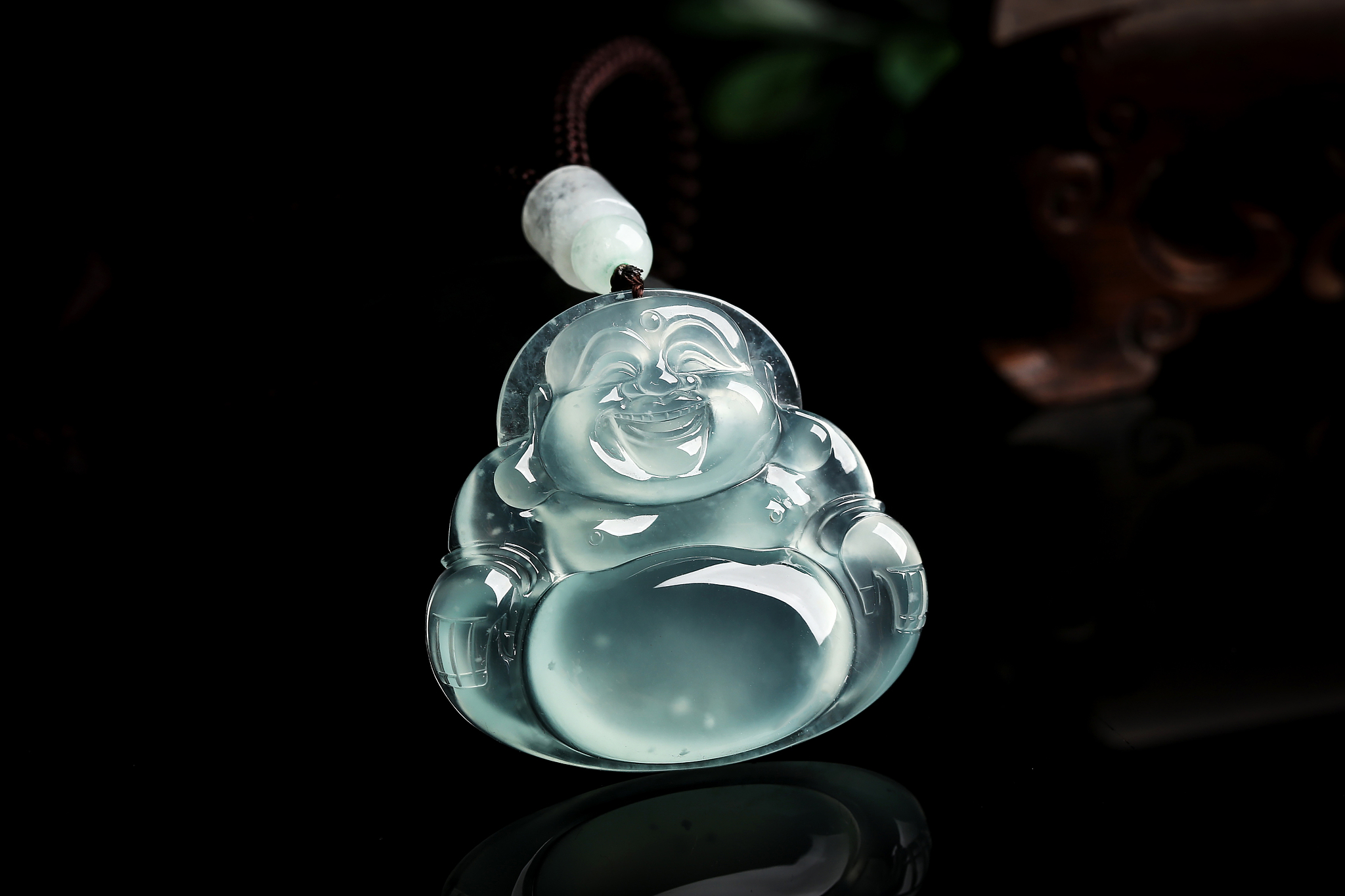 玻璃种翡翠雕刻吊坠