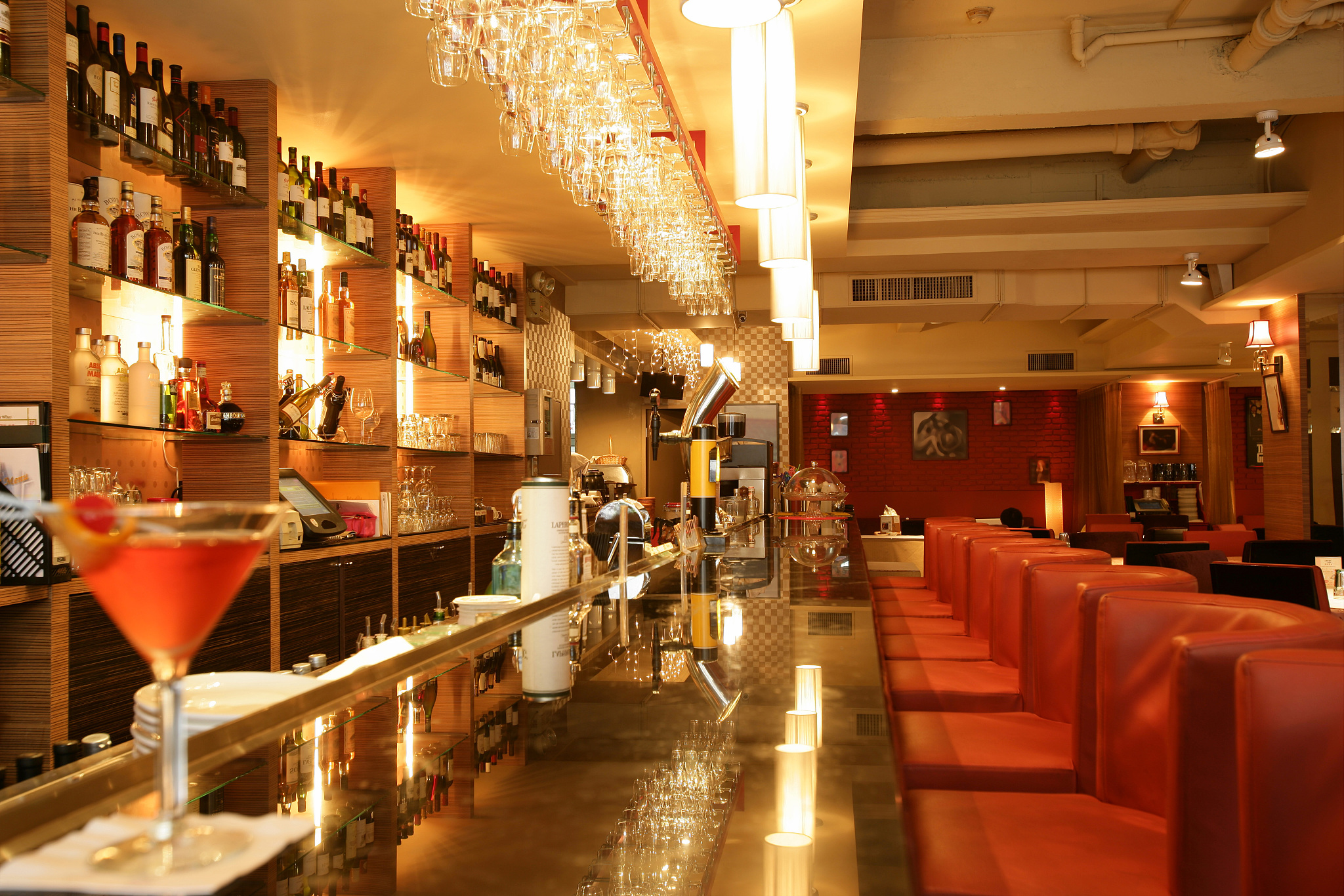 台球厅吧台：休息、聚会、点餐的最佳选择