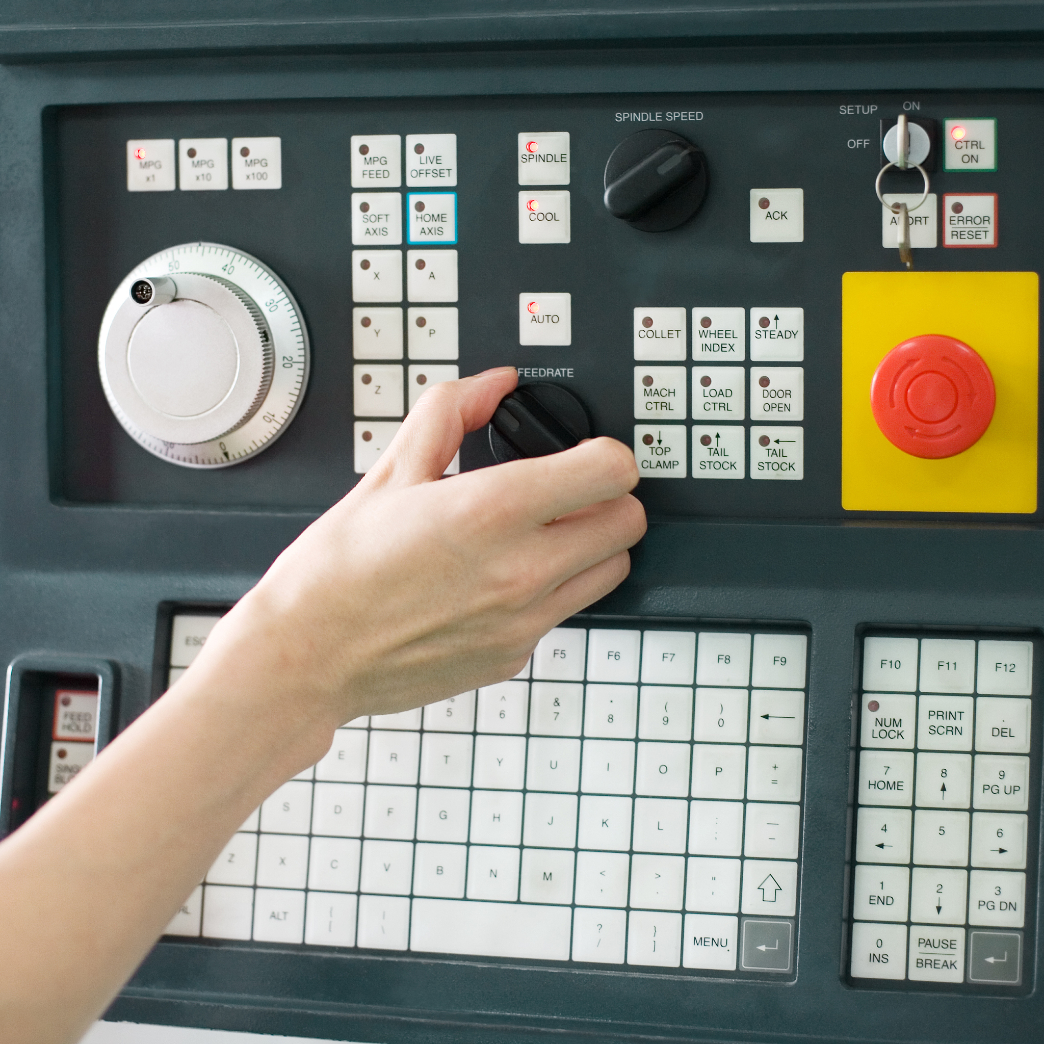 成都现代制造职业技术学校数控技术应用专业怎么样？就业前景好吗？