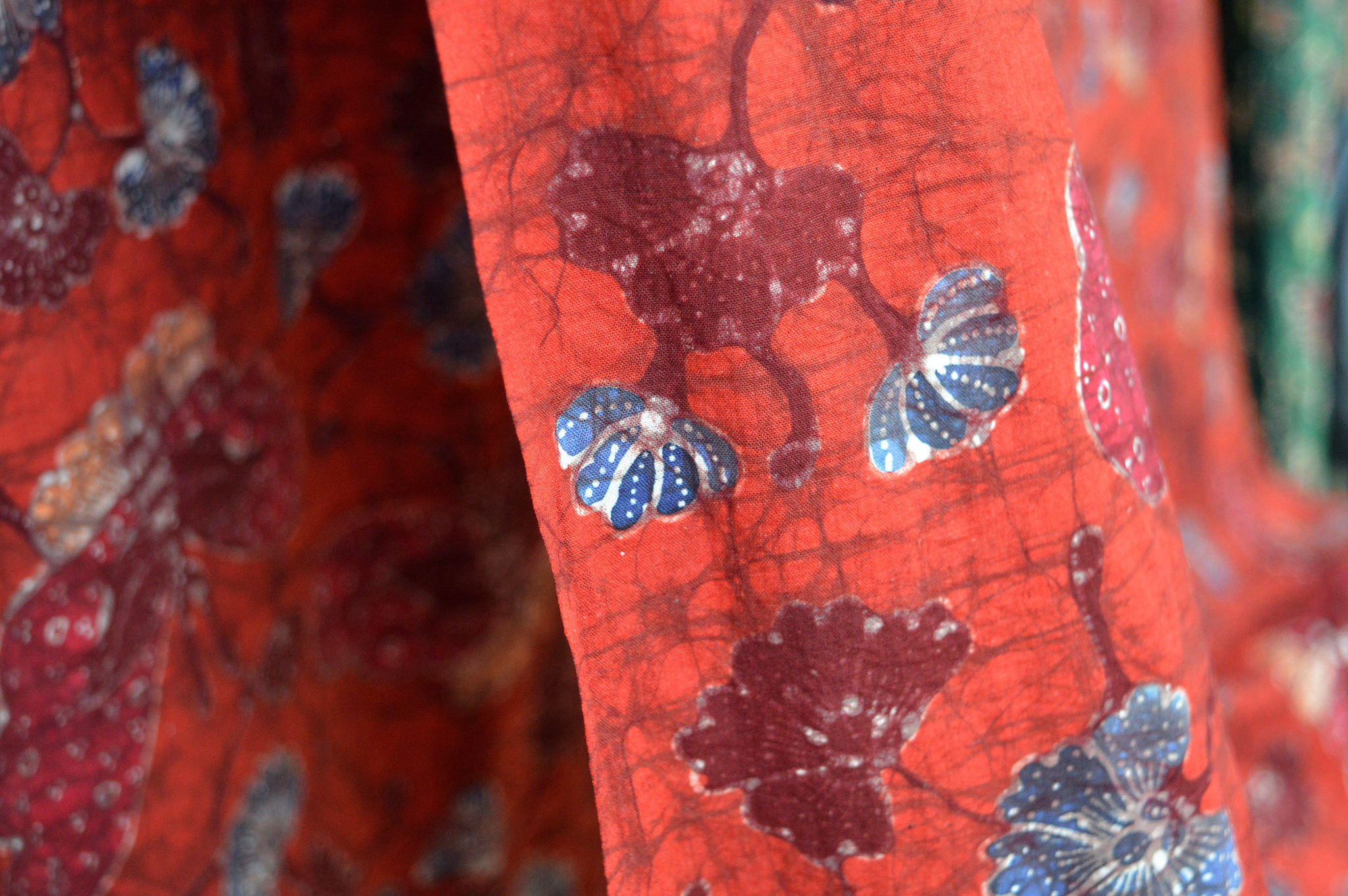 请修正润色	According to information from consignee most of cargoes which stowed in 7 containers were damp and hot upon being unloaded To prevent further deterioration all above cargoes have been unpacked