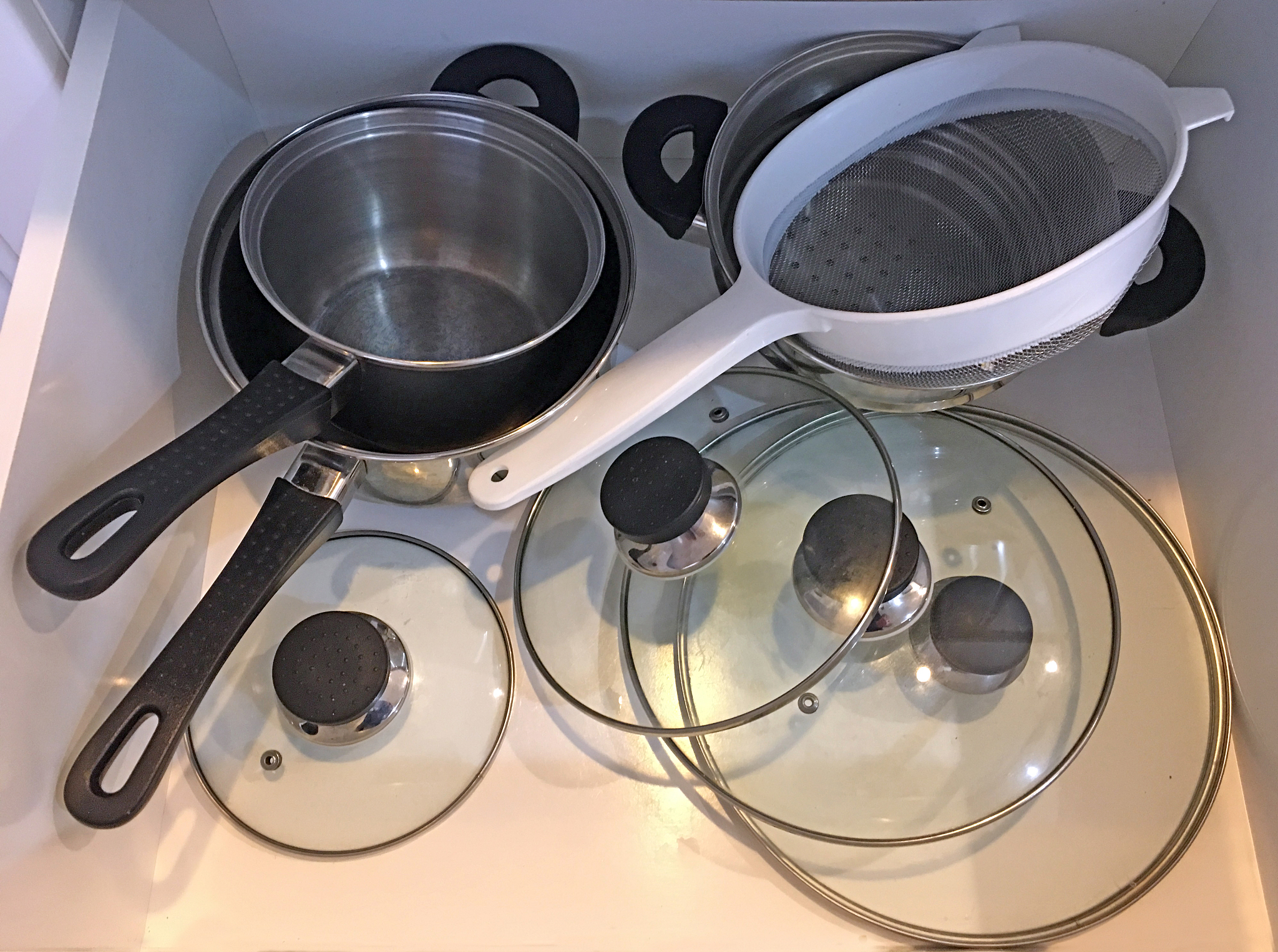 Slow Cooker Liners bb 6 Quart Crockpot 4 Leak-proof Silicone Divider Insert for 6 QT Oval Crock Pot Heat-resistant Dishwasher Safe以上是一段亚马逊上的商品的商品标题请问这个标题是否有语法错误或者拼写错误普通的成年的美国人是否可以理解这个标题