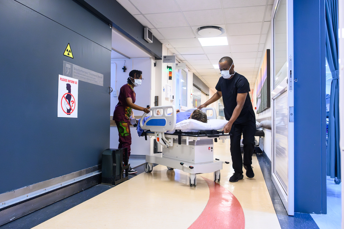 美国的精神科医院怎么管理男病人的？他们分男女病区吗？