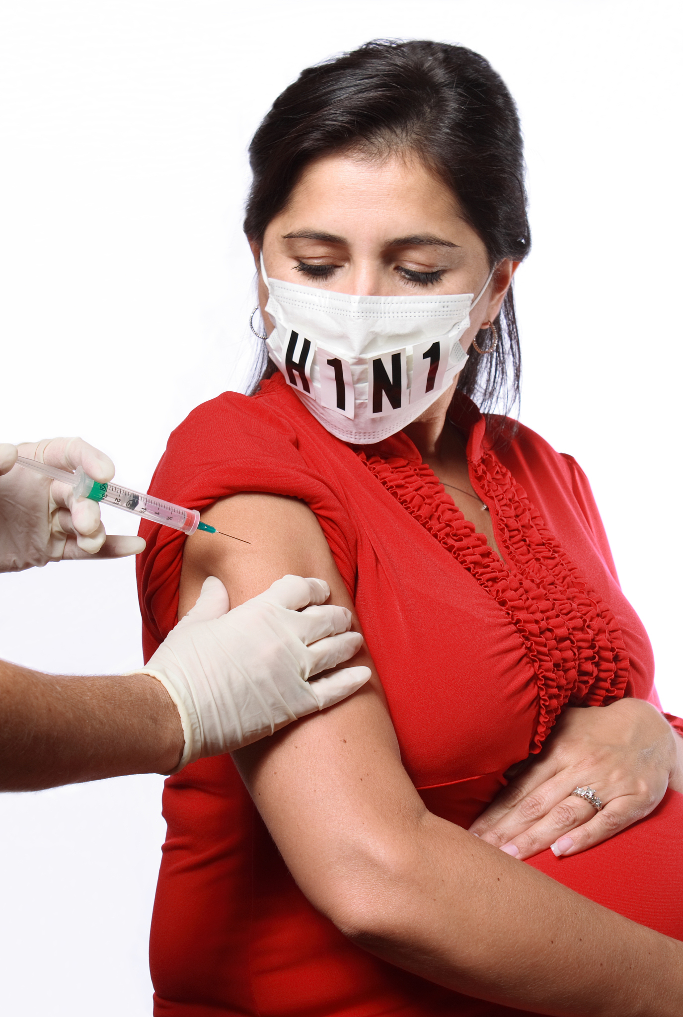 pregnant woman gets swine flu vaccination