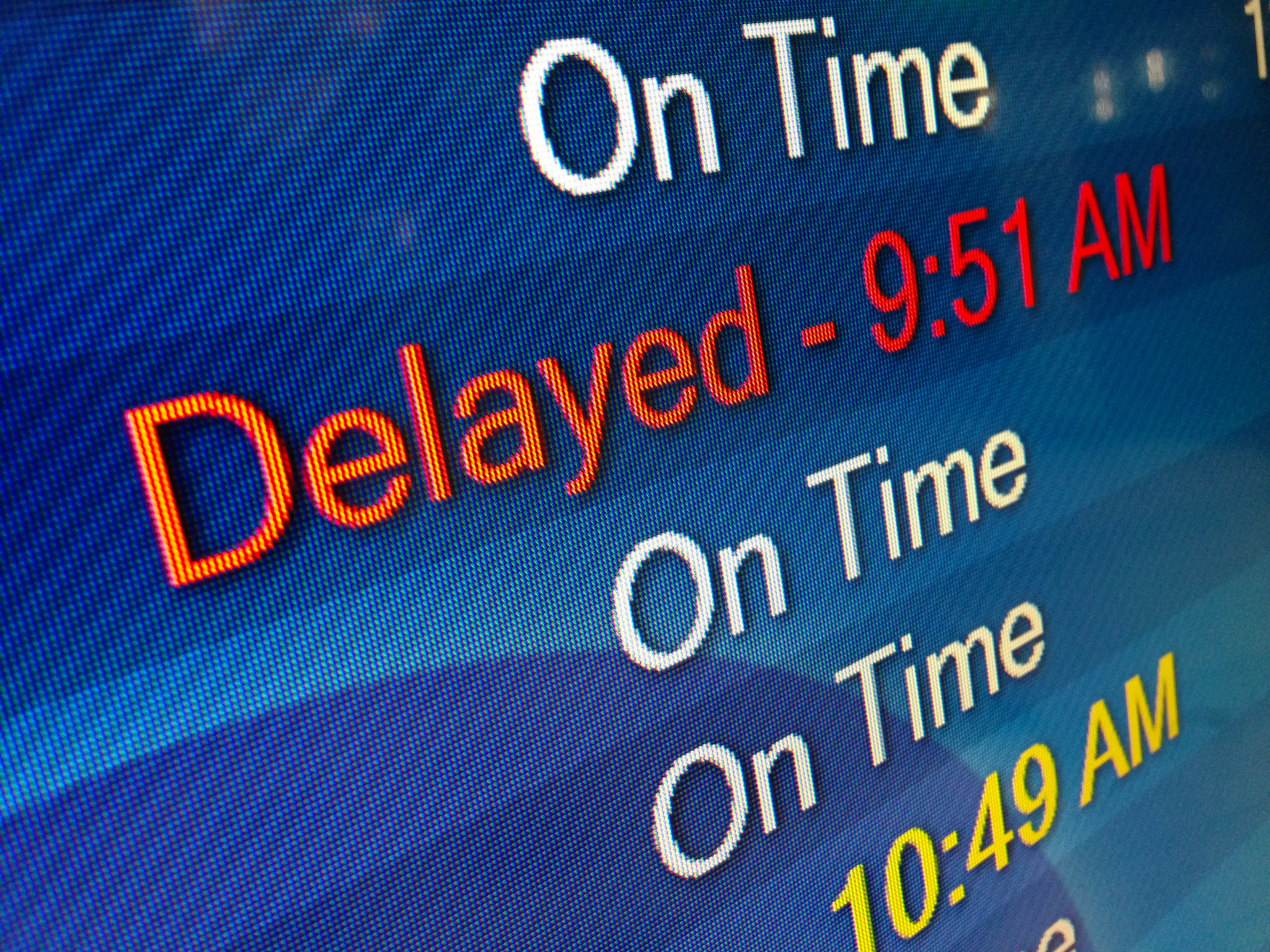 新闻体翻译：鲁迅的骨头是最硬的汽车胎又瘪了改革开放取得了巨大的成就国际国内形势发生了一些重要的变化去年中国的发展面临组多困难挑战。