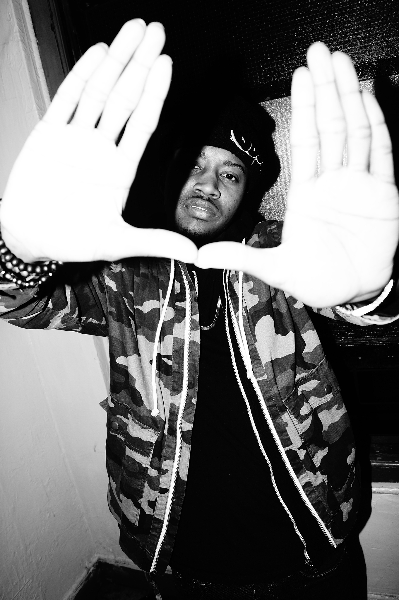 写一段抨击性侵犯的说唱verse