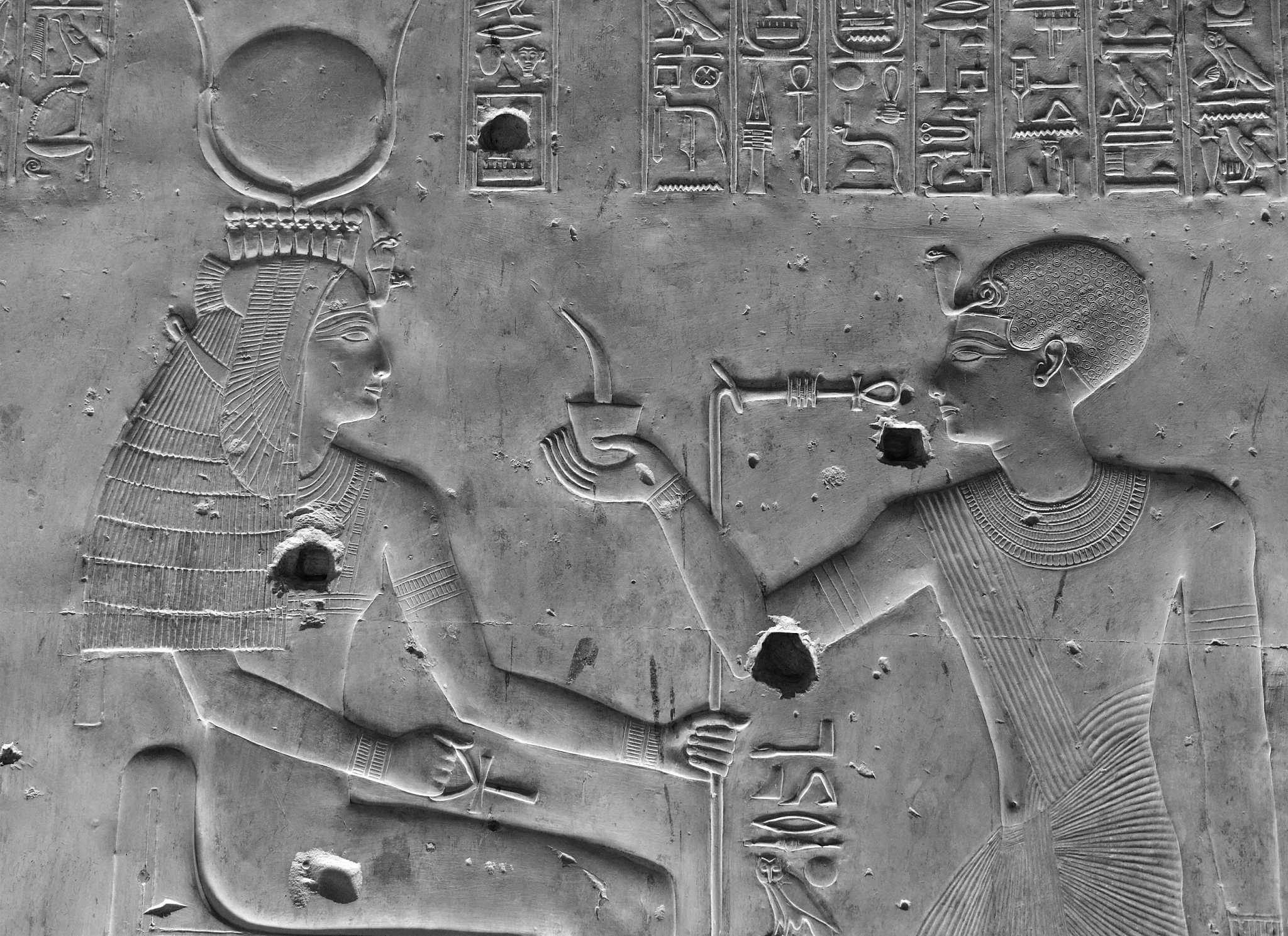 写五个人类未解之谜的文案标题1 失踪的罗阿诺克殖民地：多年来依然无人知晓其神秘消失之谜2 埃及金字塔内的隐秘通道：何时建造用途何在至今未得解答3 太阳神庙中的石门：其中的符号意义难以破解更像是某种预言4 百慕大三角区域：飞机、船只在这里消失的真相如何才能搞清？5 印度莫亚文明的衰落：被认为最古老的城市为何会突然衰落至今不明失踪的罗阿诺克殖民地：多年来依然无人知晓其神秘消失之谜