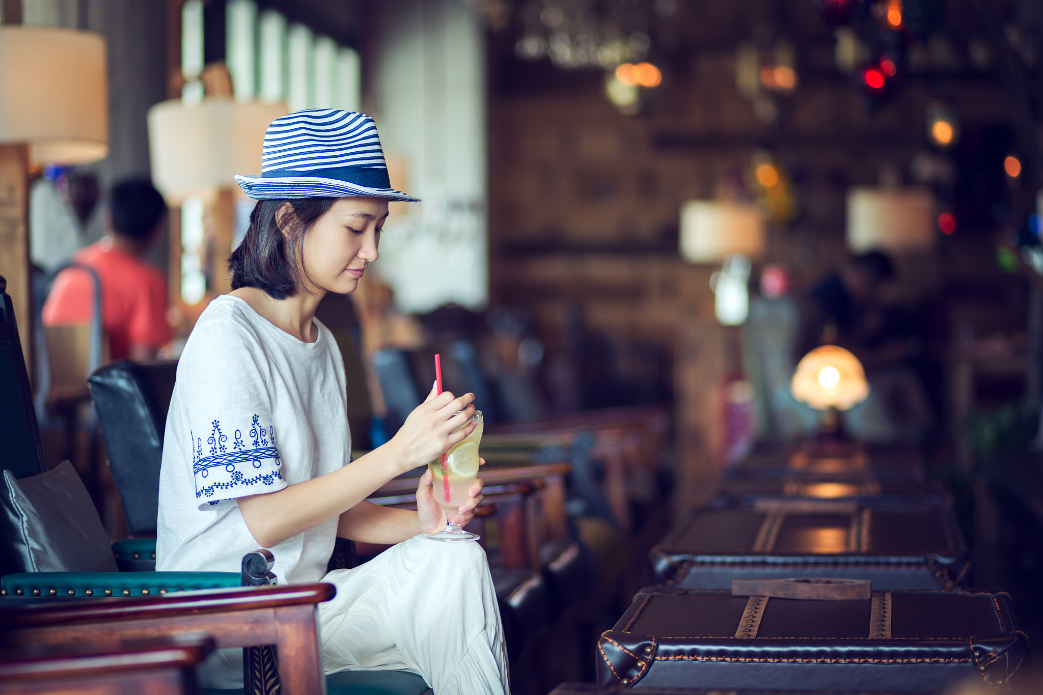 描述二十世纪中国女性文学的发展进程。2500字