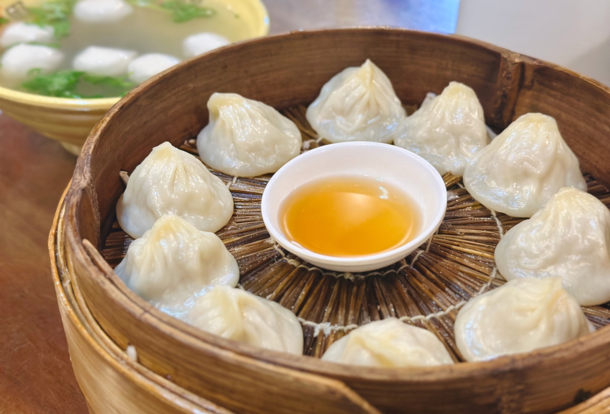 上海美食之旅：从街头小吃到老上海菜