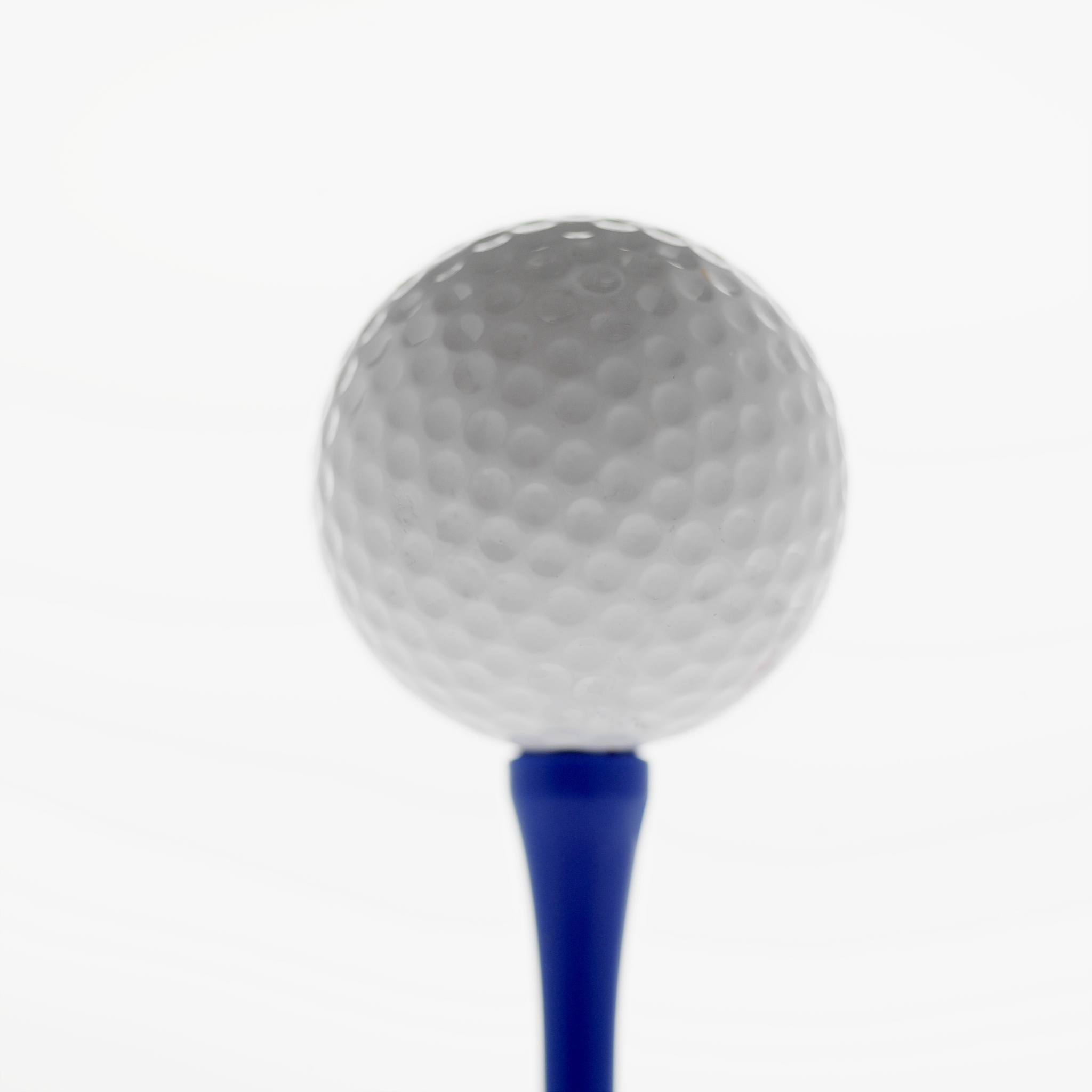 close-up of golf b<strong>a</strong>ll on a golf tee
