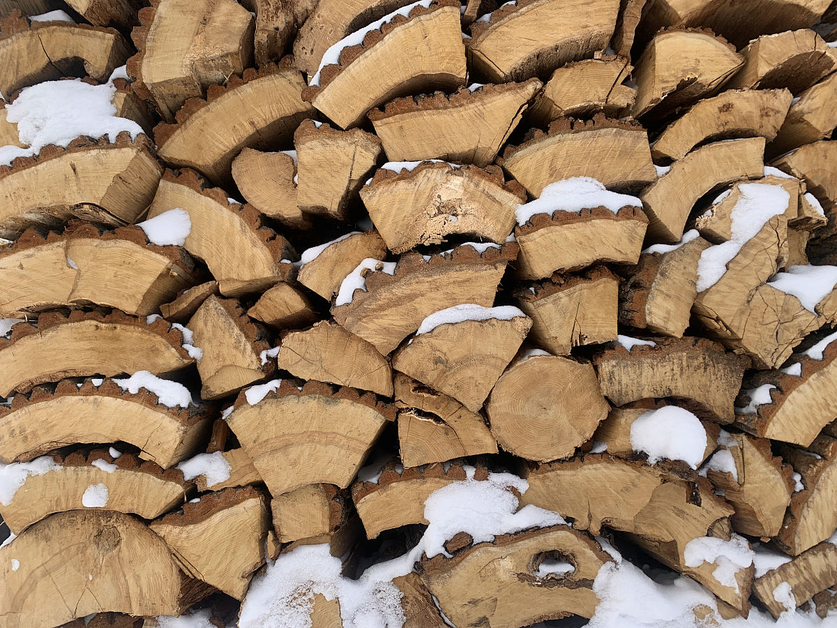 举例说明生物质炼制中高附加值产品的提炼意义以及提炼高附加值产品后的炼制产物