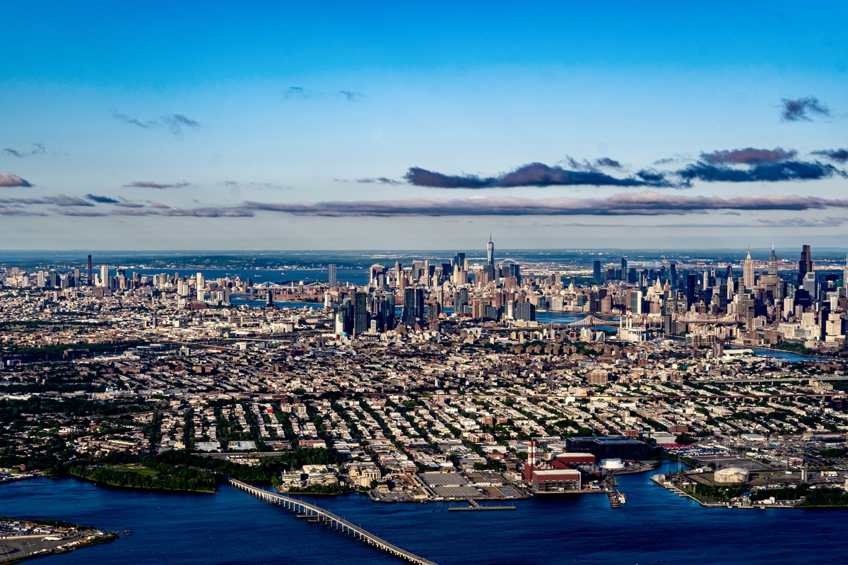 加利福尼亚的庇护州政策：高昂代价和争议