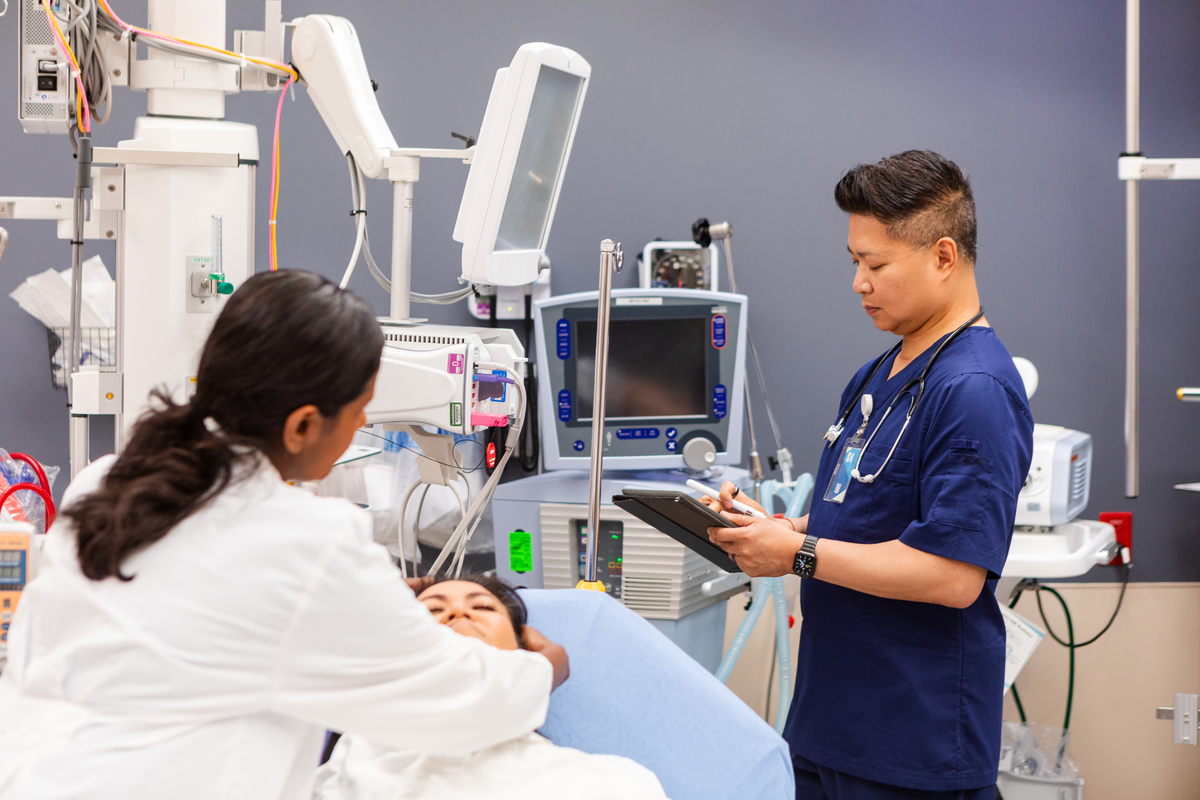 男孩适合从事哪些与护理相关的职业？